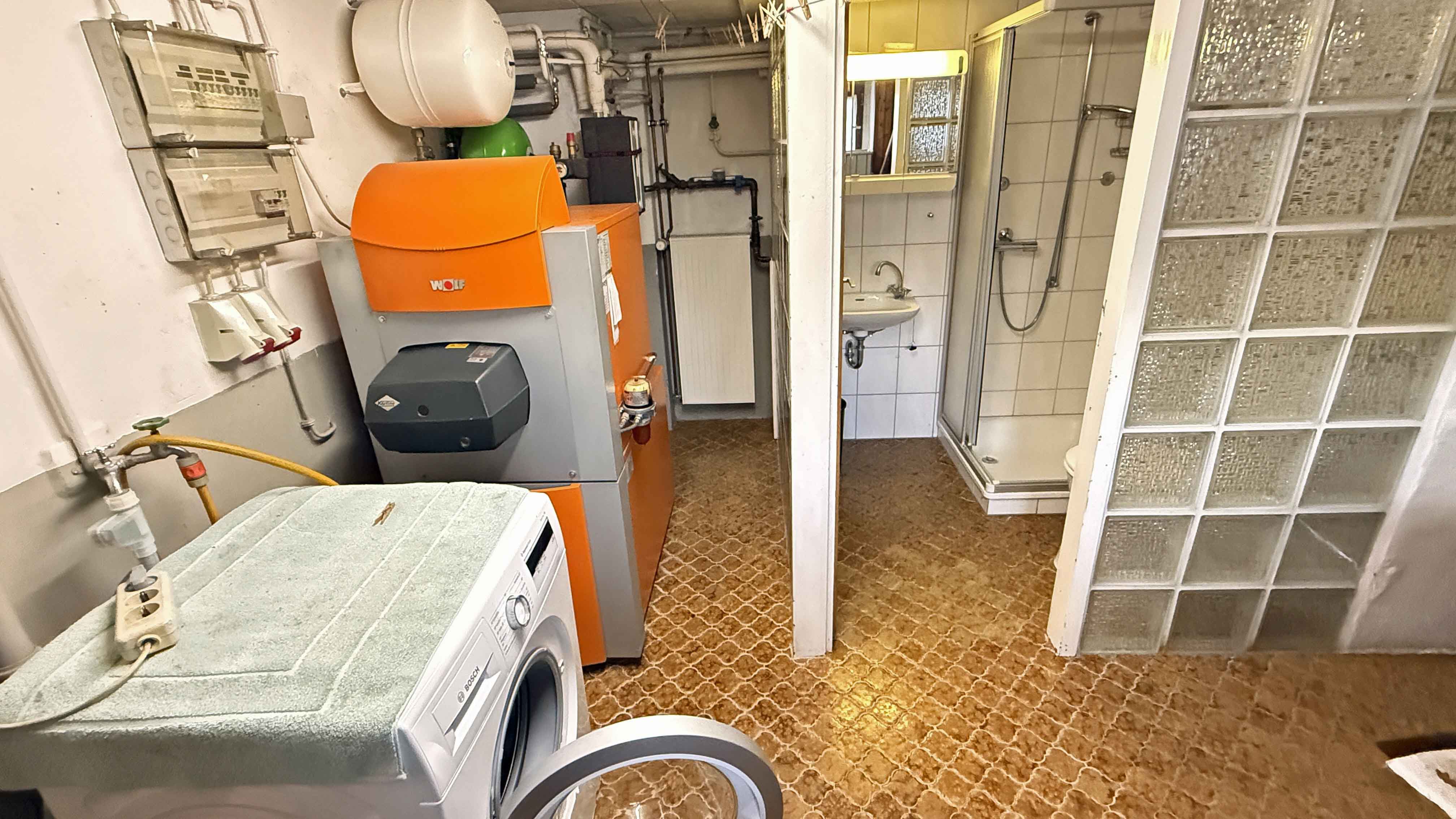 Morsbach: Baujahr 1939, aber modernisiert, barrierefrei, preiswert und gut, ...Duschbad/WC