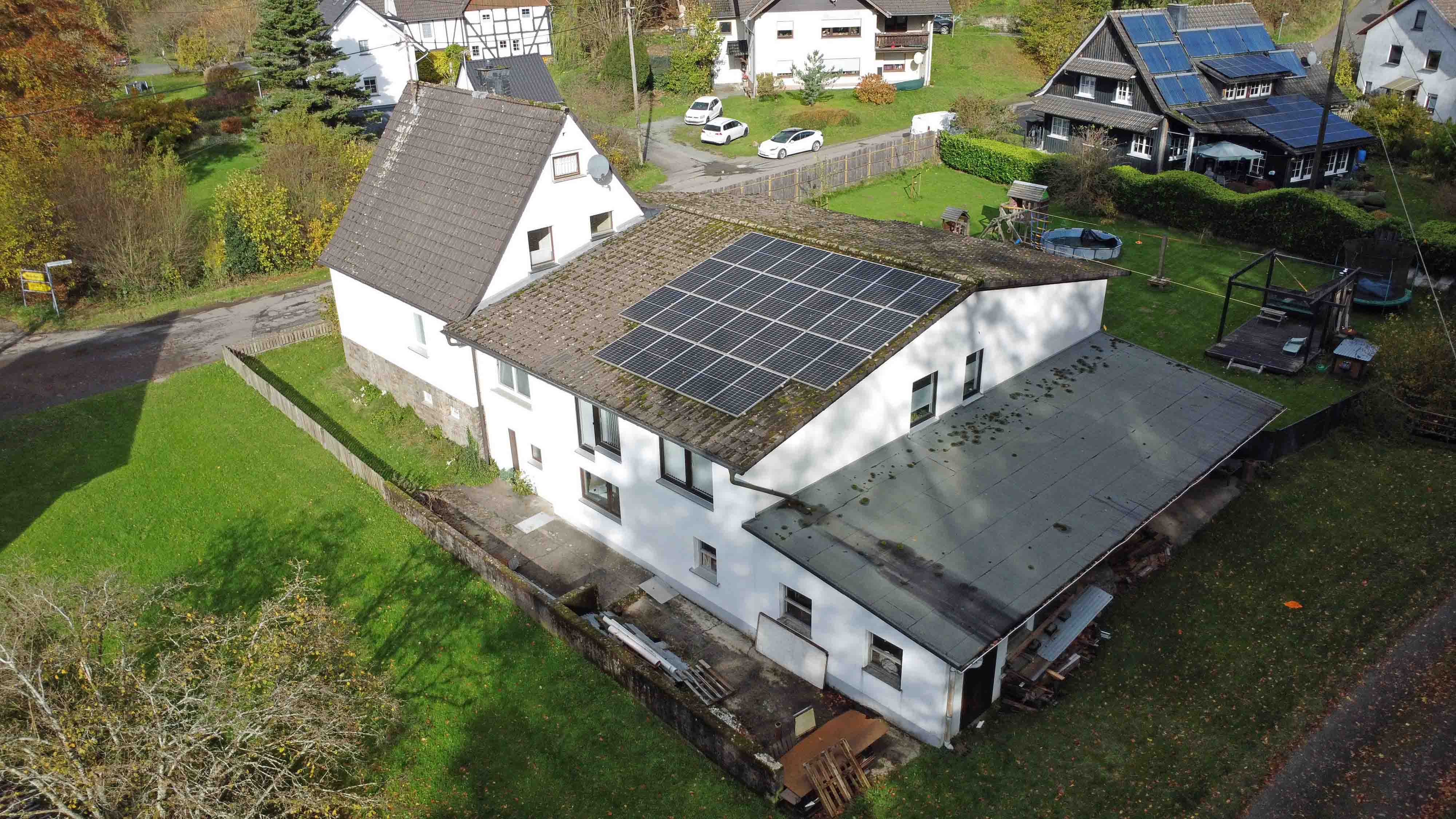 Morsbach-Ellingen: Viel Platz und ohne Renovierung beziehbar, ...eine 9,75 kW/p Photovoltaik-Anlage (Baujahr 2022)