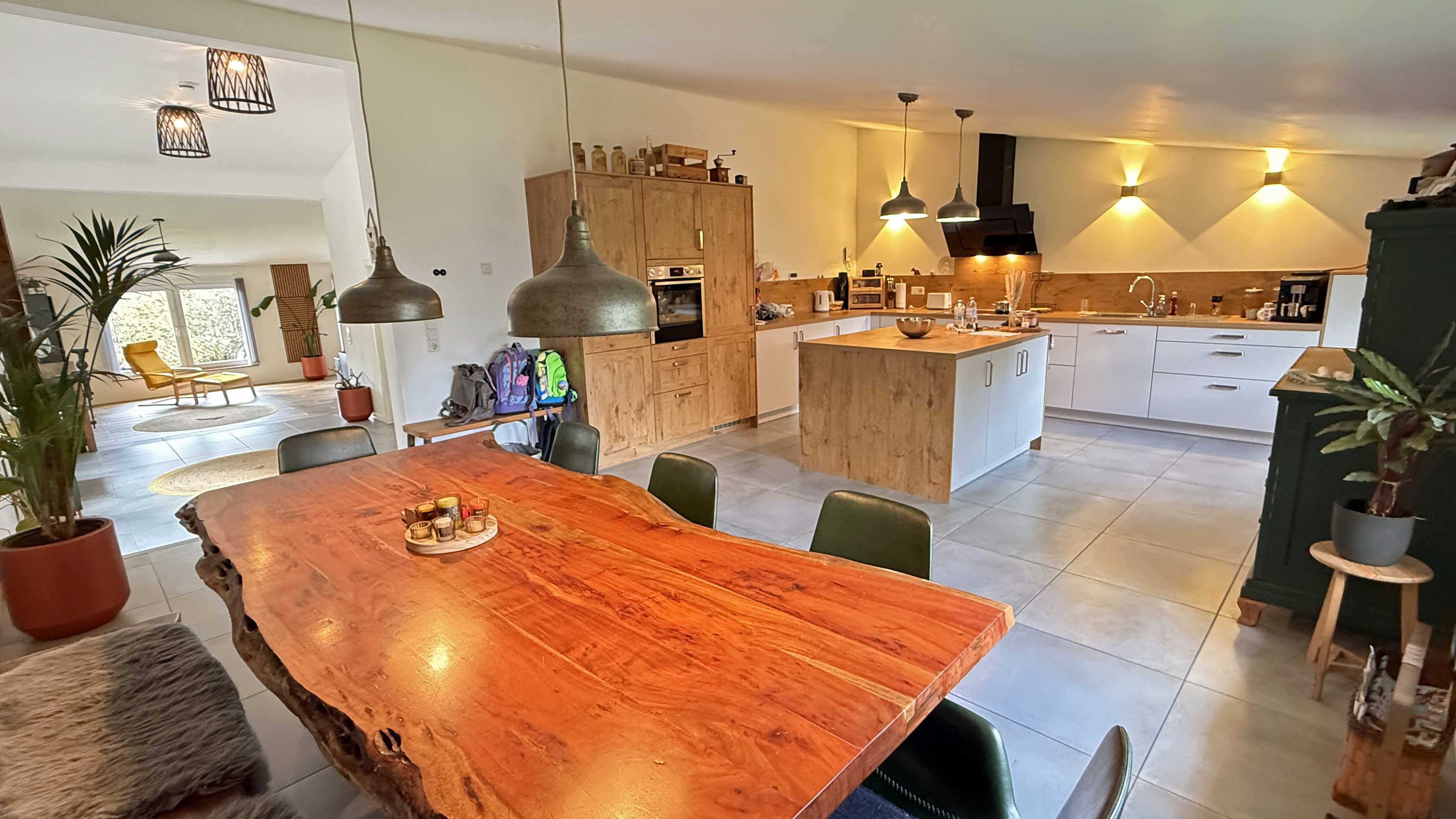 Morsbach-Ellingen: Richtig viel Platz / Familienparadies am Waldrand, großzügiger Wohn-/ Essbereich (89 m²)