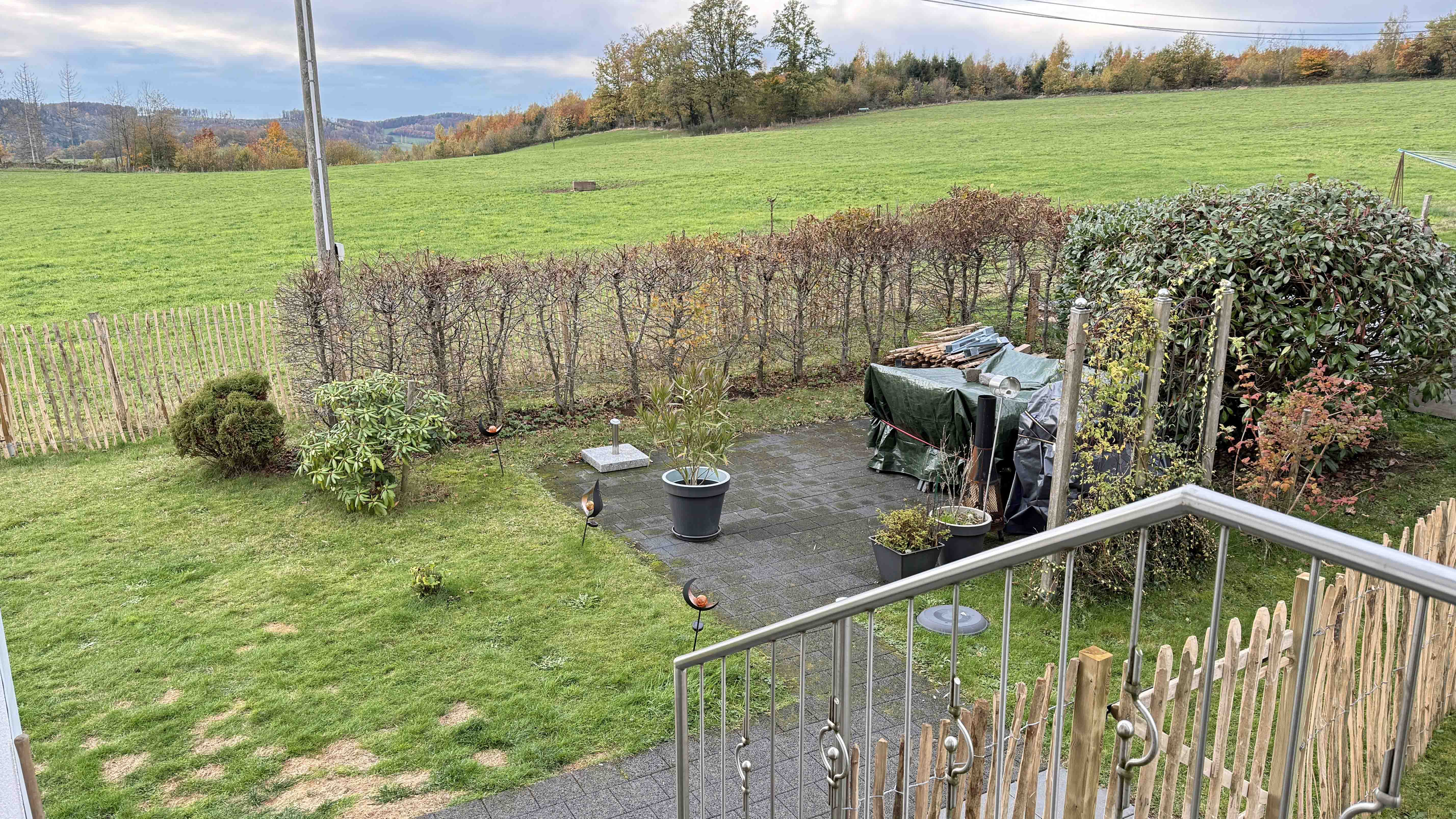 Morsbach-Seifen: EFH mit ELW in ruhiger Ortsrandlage, ...und Gartenterrasse mitten in der Natur