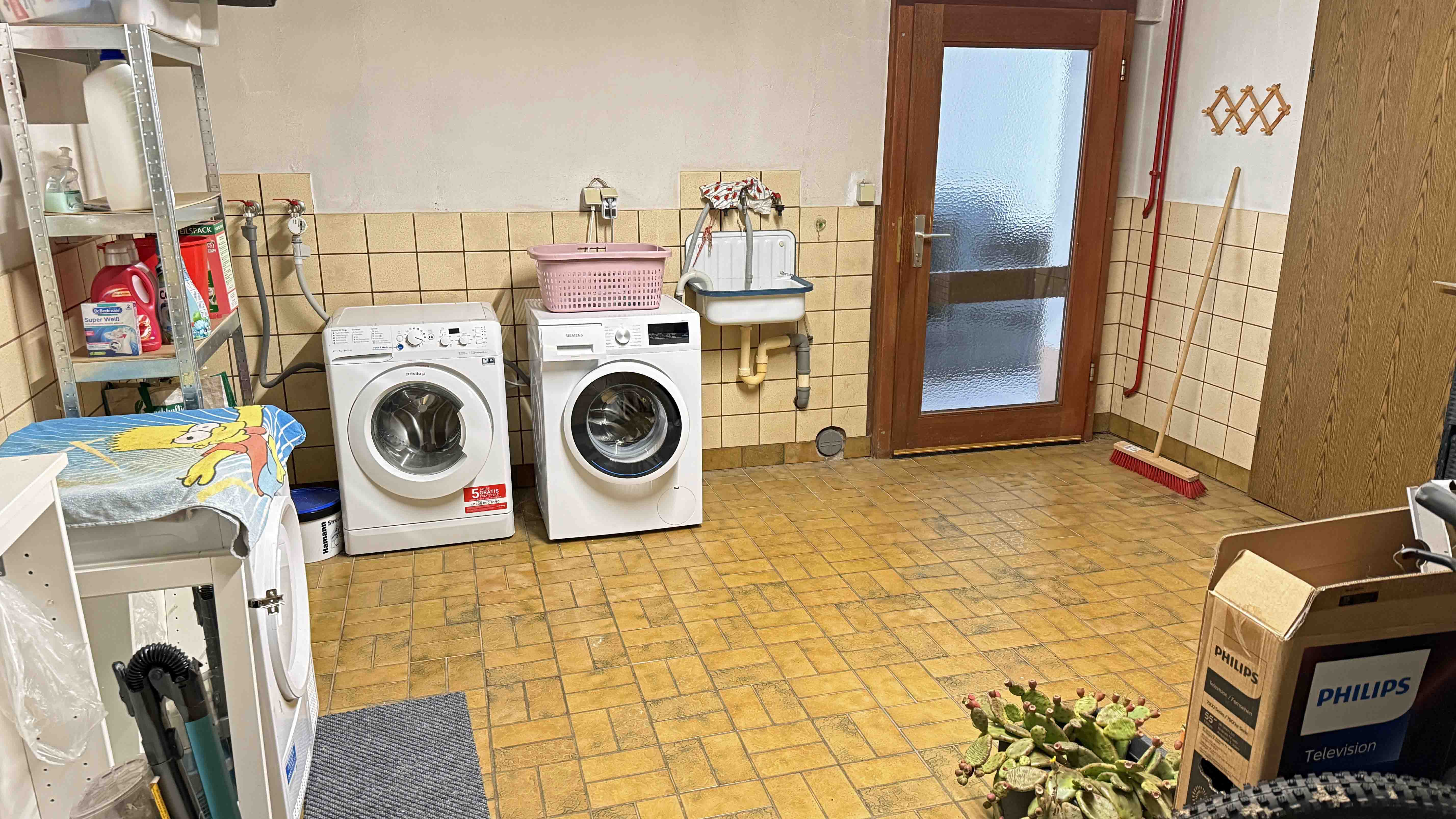 Morsbach-Seifen: EFH mit ELW in ruhiger Ortsrandlage, Hauswirtschaftsraum im Keller