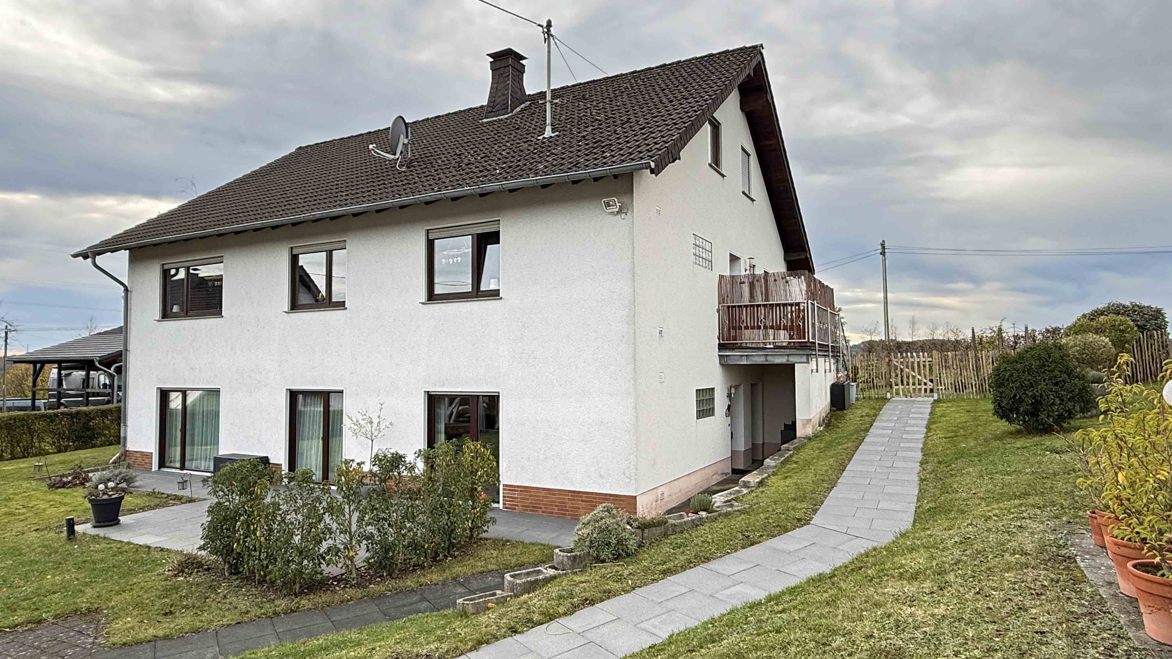 Morsbach-Seifen: EFH mit ELW in ruhiger Ortsrandlage, jede Wohnung/ Etage mit separatem Eingang