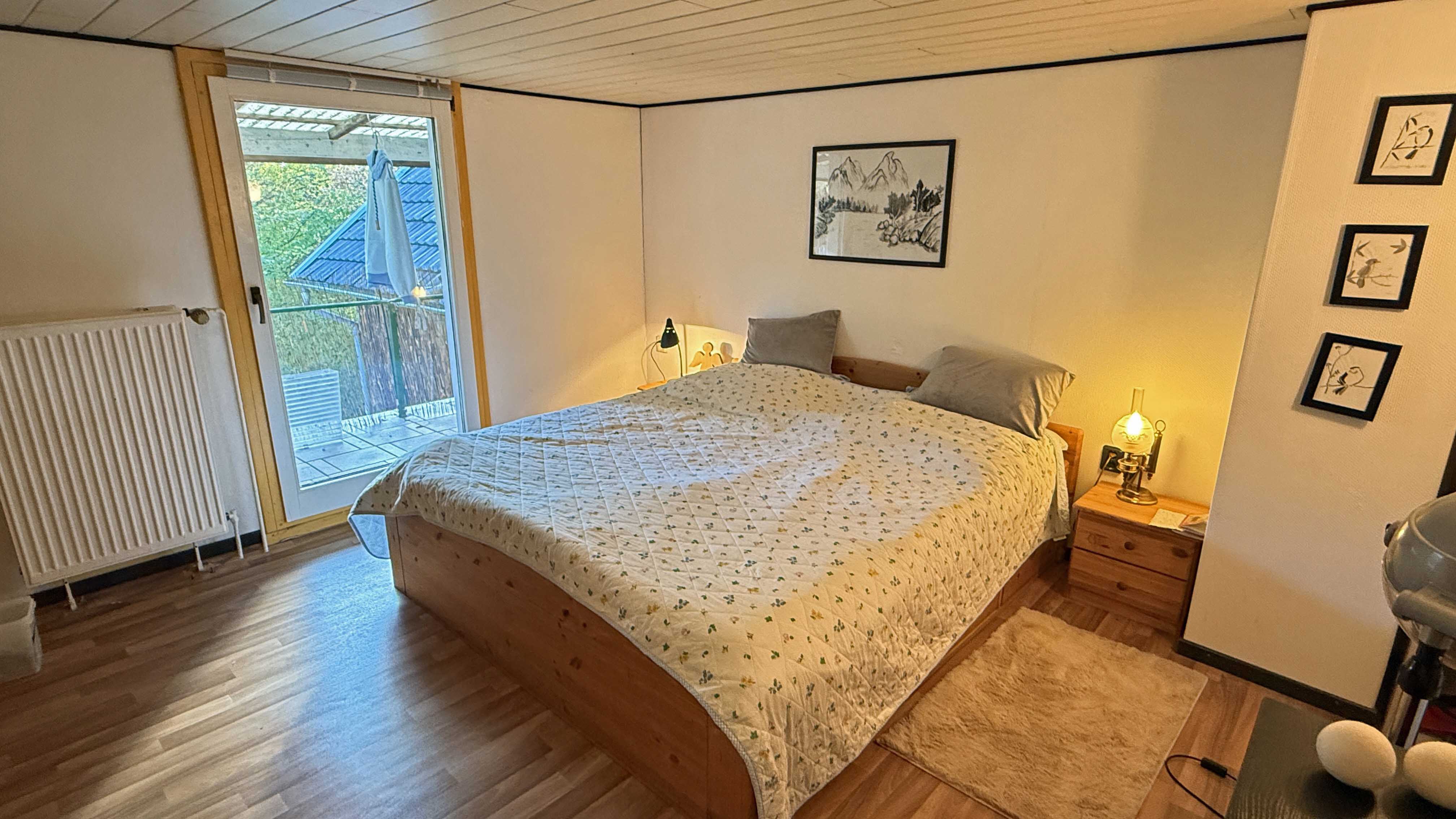 Morsbach-Steimelhagen: Perfekt für das ruhige Landleben, OG mit zwei Schlafzimmern, Ankleide und Arbeits-...