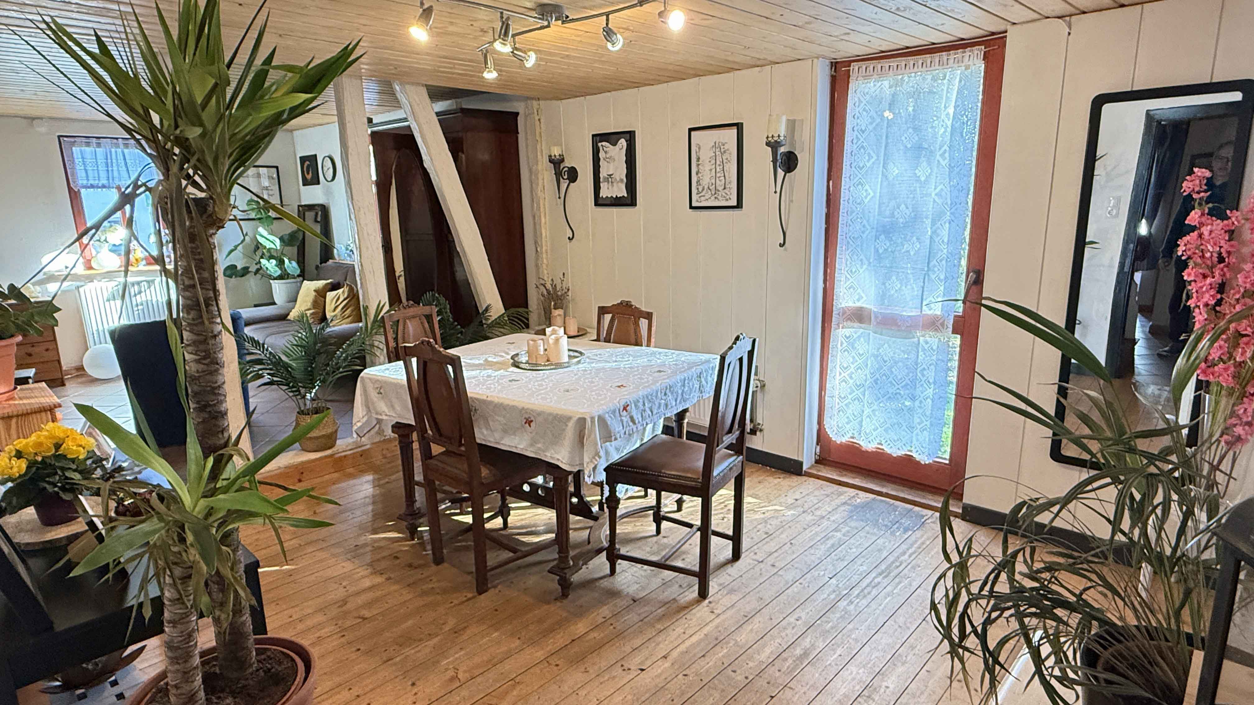 Morsbach-Steimelhagen: Perfekt für das ruhige Landleben, Esszimmer ebenfalls mit Holzdielenboden