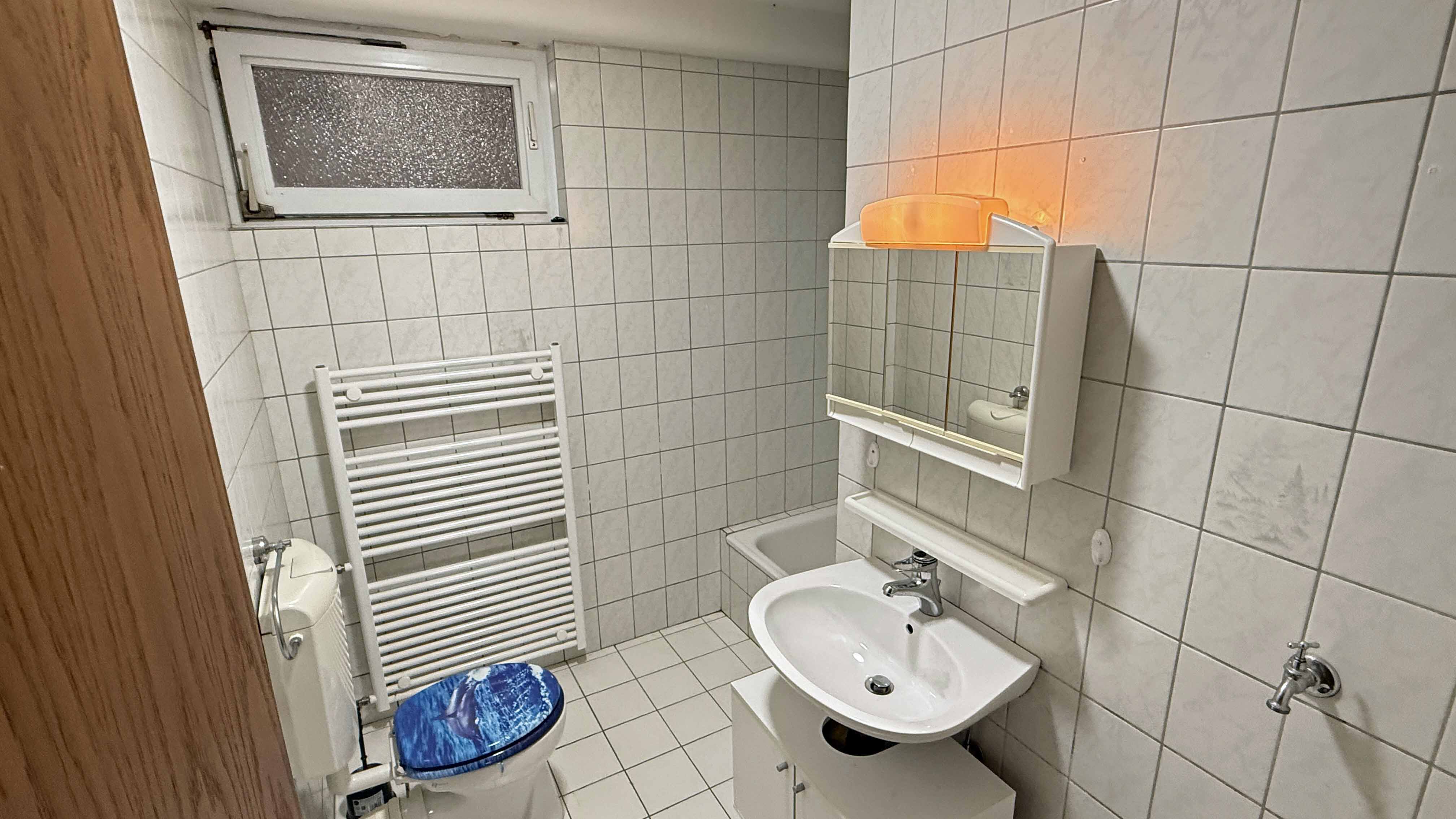Wissen: EFH mit ELW und eingezäuntem Garten, Duschbad in der Einliegerwohnung