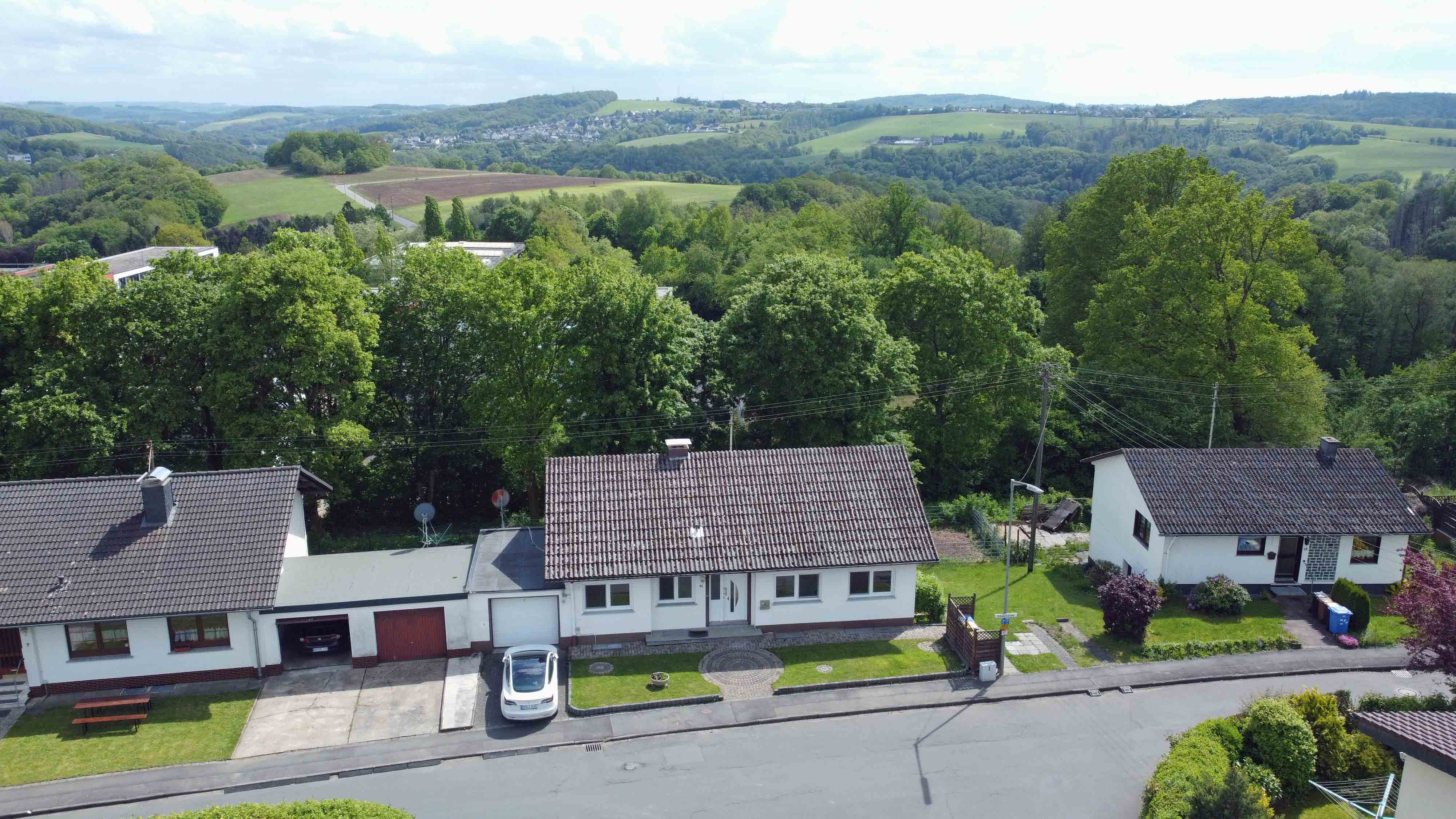Wissen: EFH mit ELW und eingezäuntem Garten, Herrliche Lage am Schulzentrum (Stadtmitte 1 km)