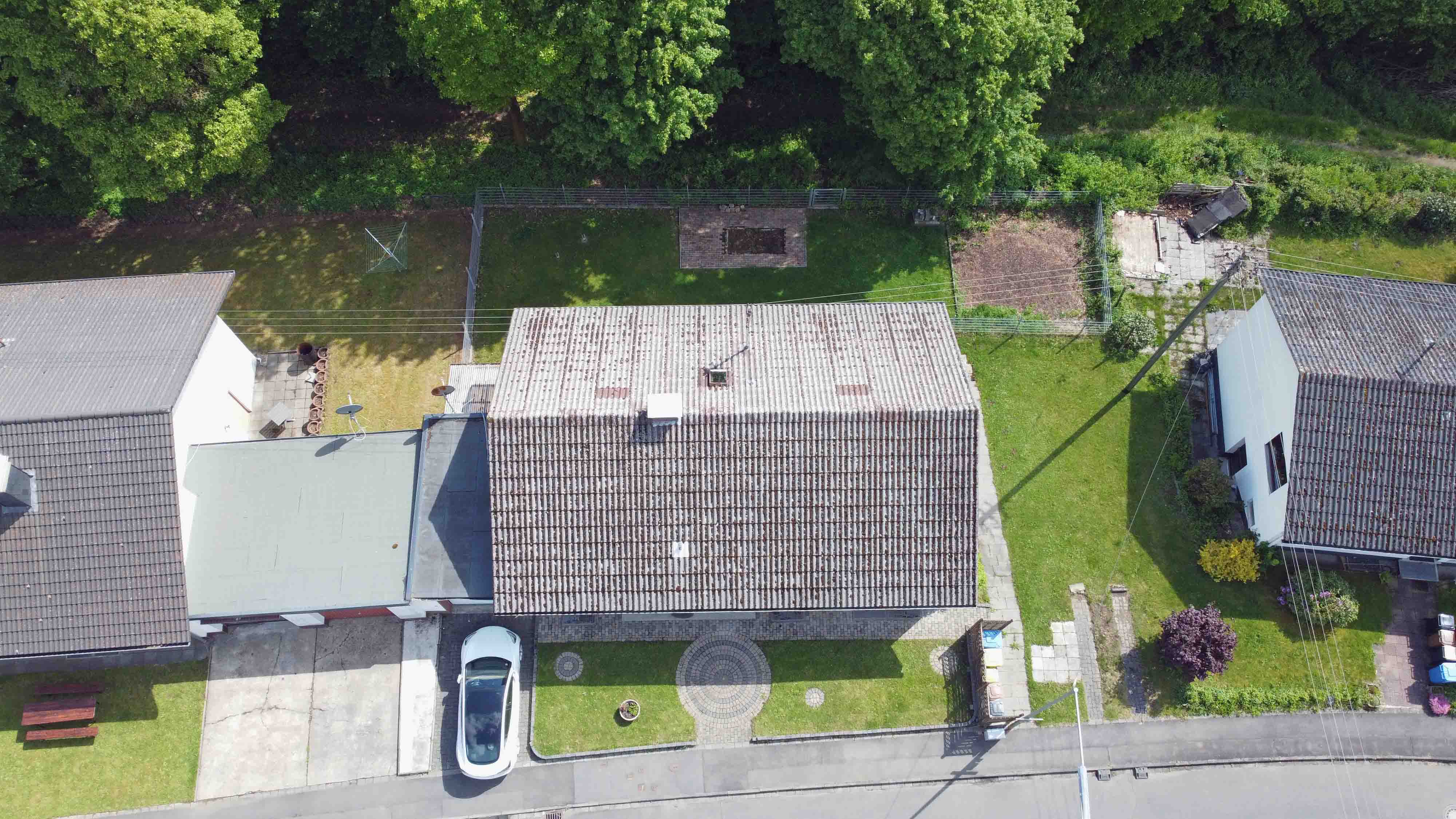 Wissen: EFH mit ELW und eingezäuntem Garten, Grundstücksübersicht