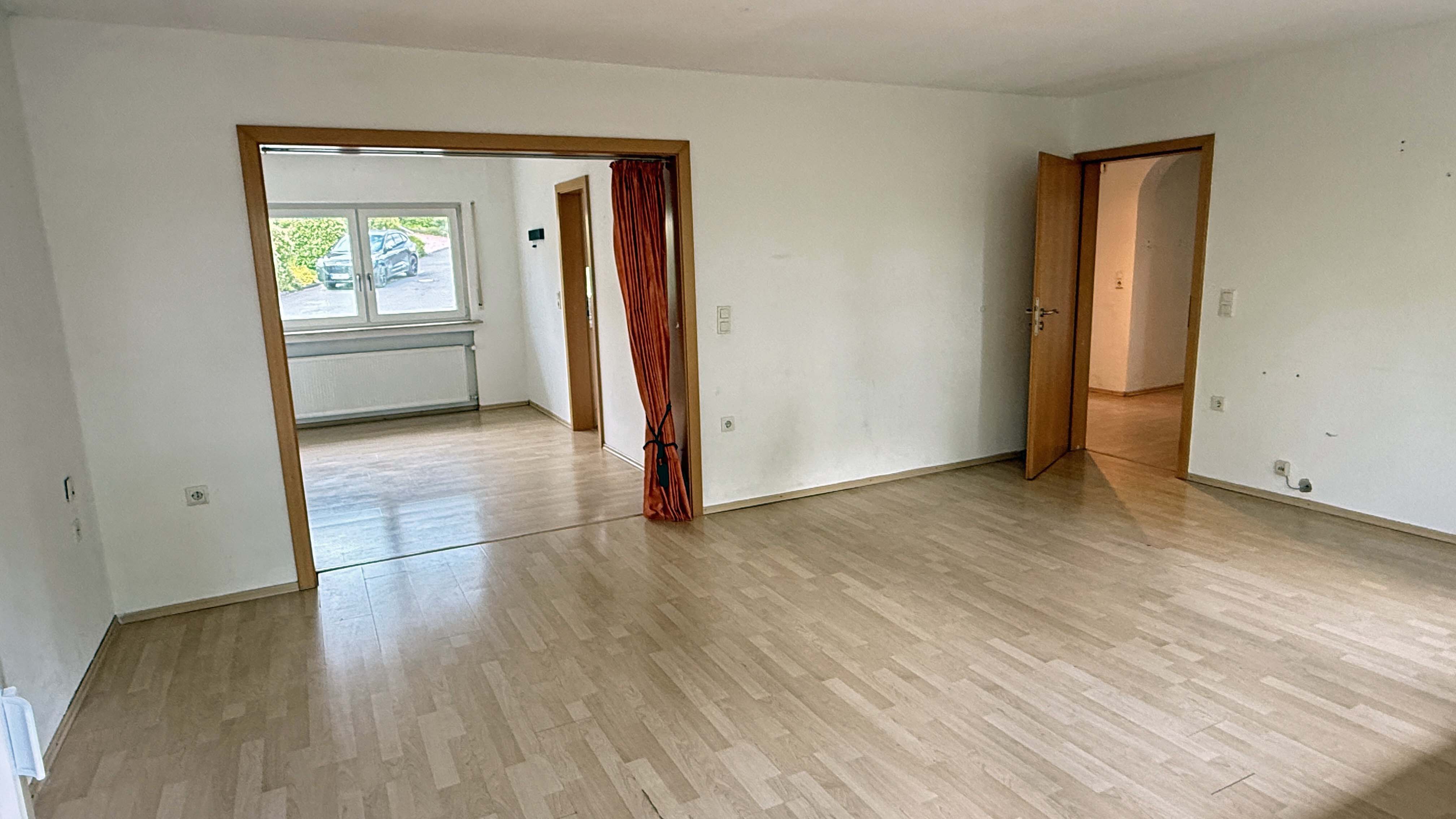 Wissen: EFH mit ELW und eingezäuntem Garten, EG: Hauptwohnung 95,6 m² mit ...