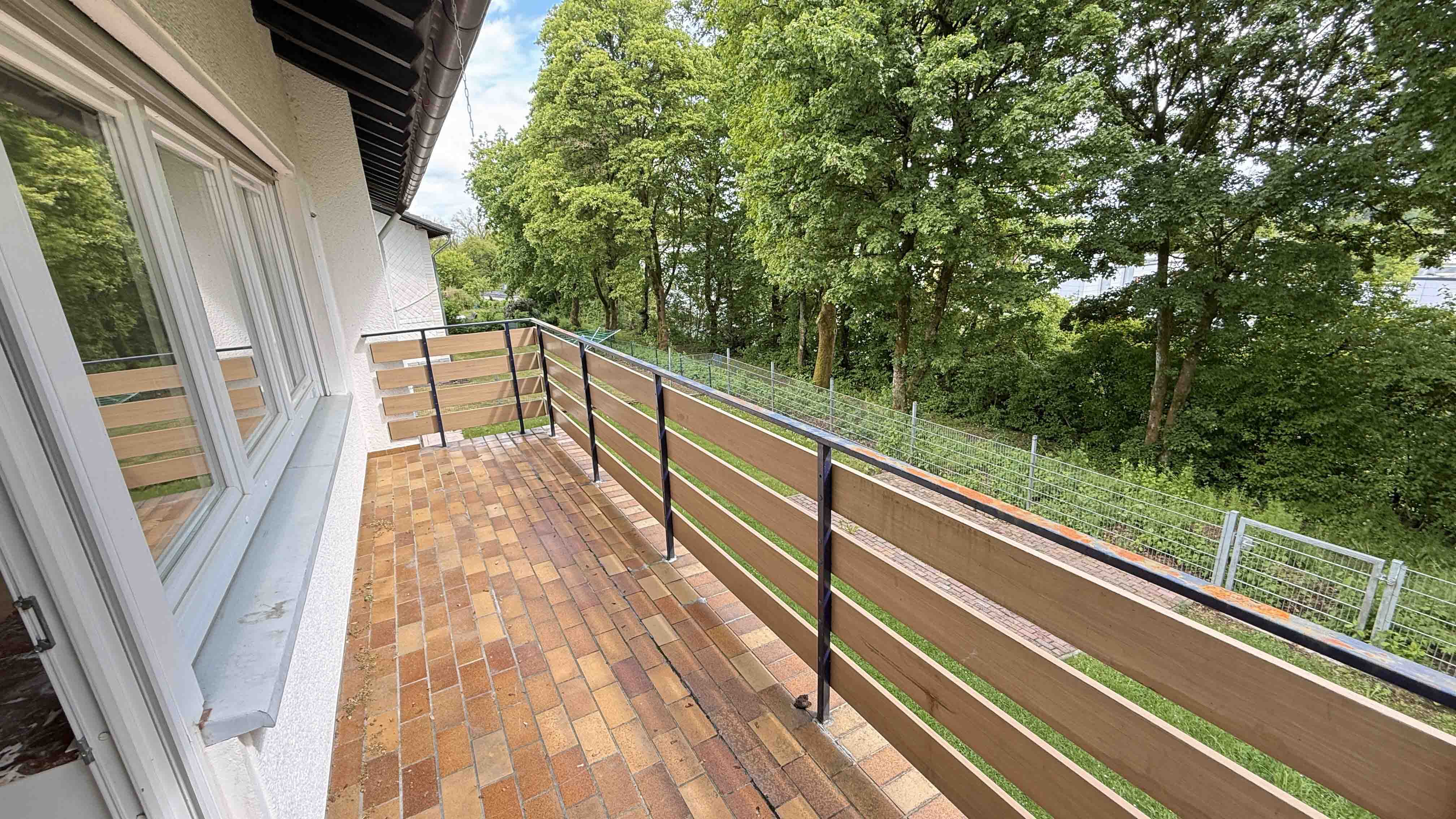 Wissen: EFH mit ELW und eingezäuntem Garten, ...Balkon und Blick in´s Grüne 