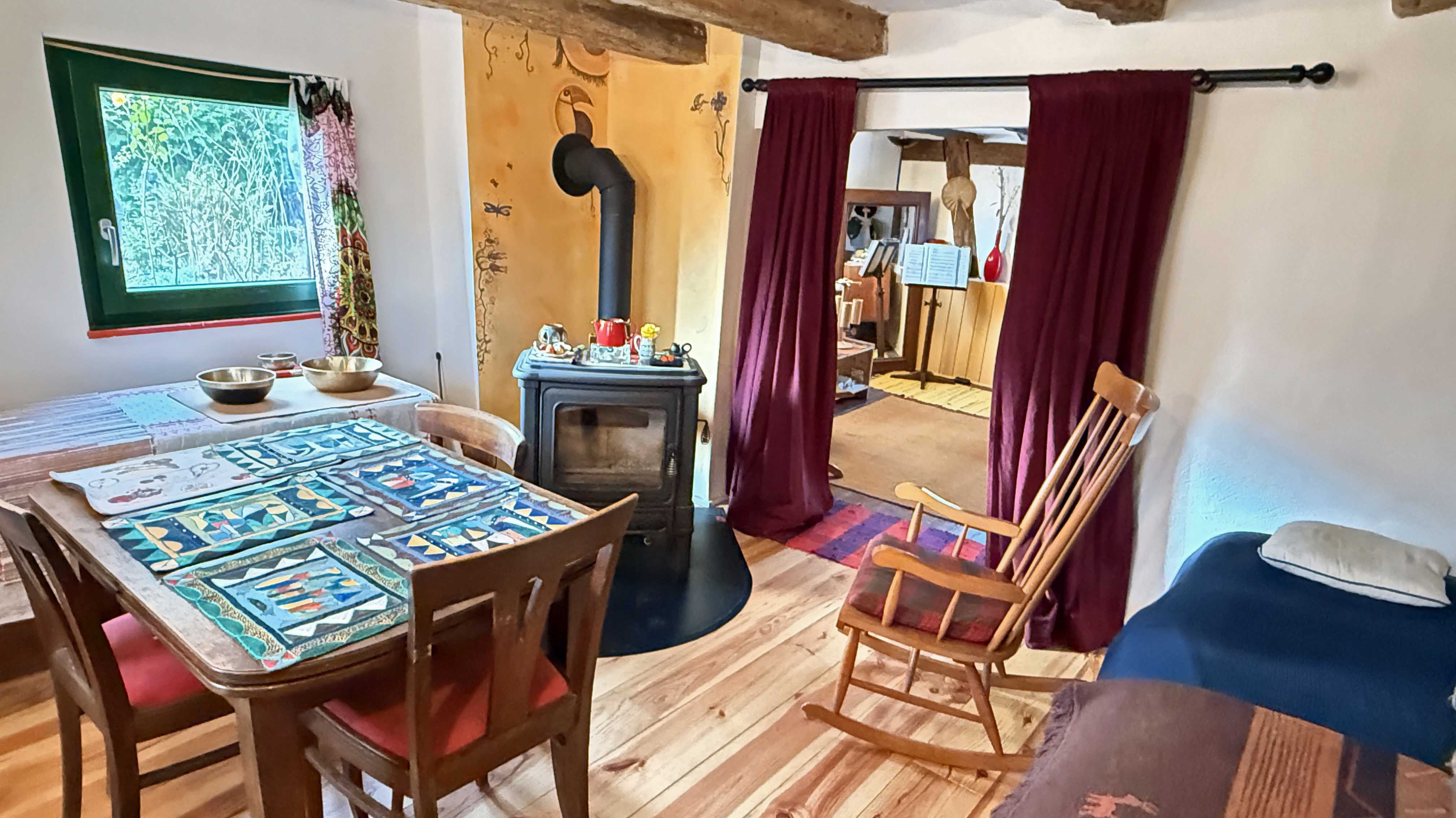 Ruppichteroth: Charmantes Öko-/Fachwerkhaus mit Dachatelier, 2 Kaminöfen: im Wohn-/ Essz. EG (Foto) und im DG 