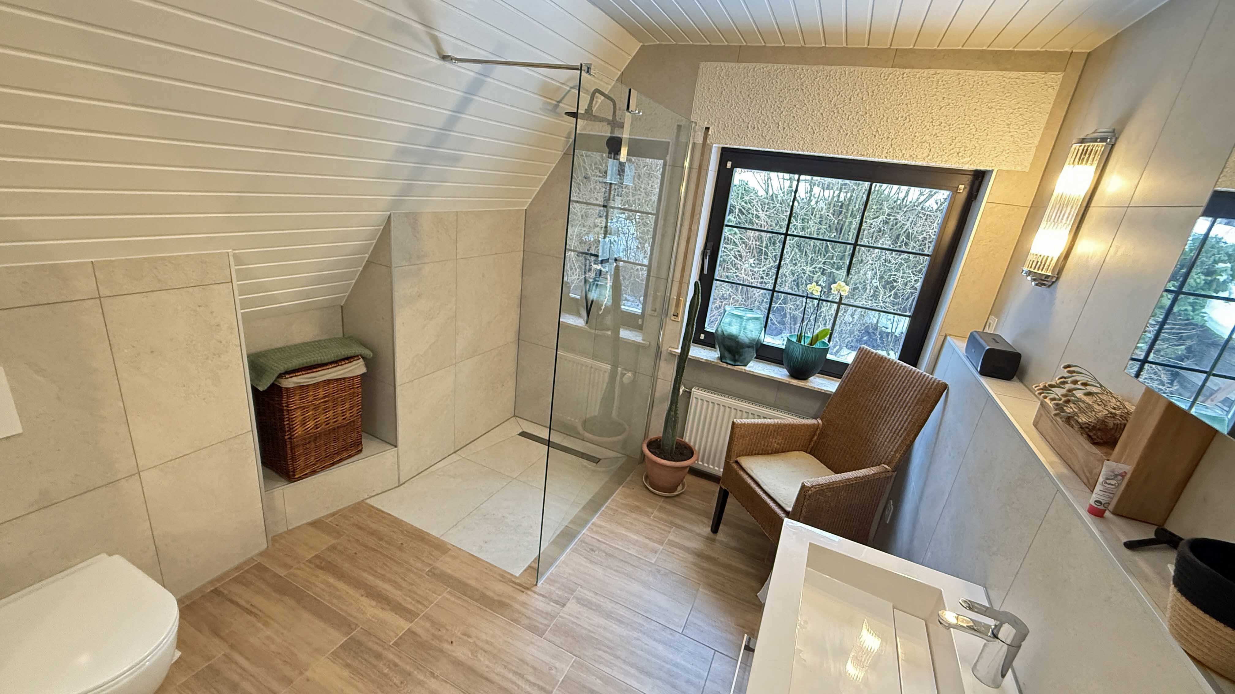 Reichshof-Nosbach: Wohlfühlhaus mit PV-Anlage, Stromspeicher und Wallbox, ...Duschbad/WC (Bj. 2022)