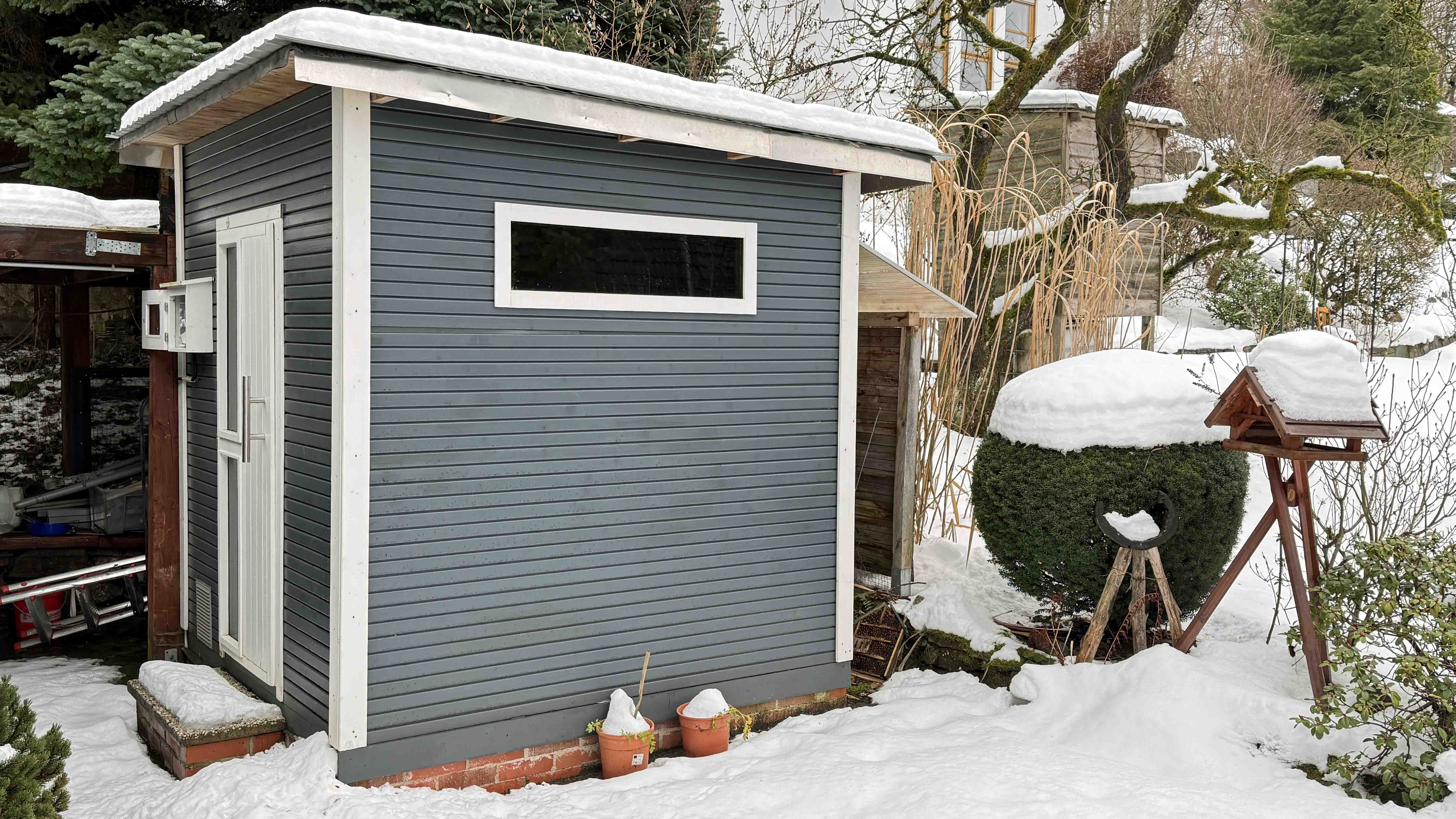 Reichshof-Nosbach: Wohlfühlhaus mit PV-Anlage, Stromspeicher und Wallbox, Saunahaus im Garten