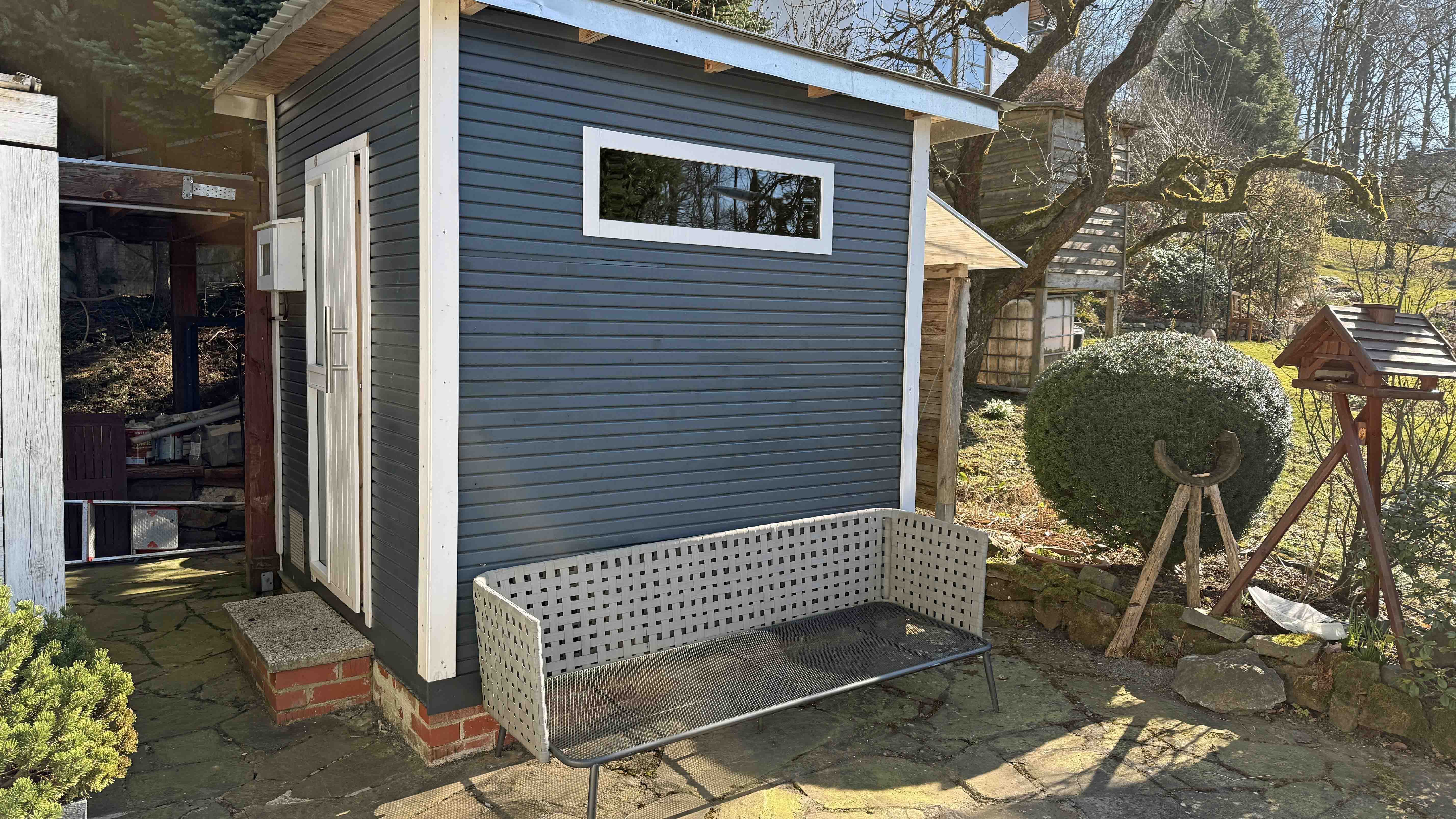 Reichshof-Nosbach: Wohlfühlhaus mit PV-Anlage, Stromspeicher und Wallbox, Saunahaus im Garten