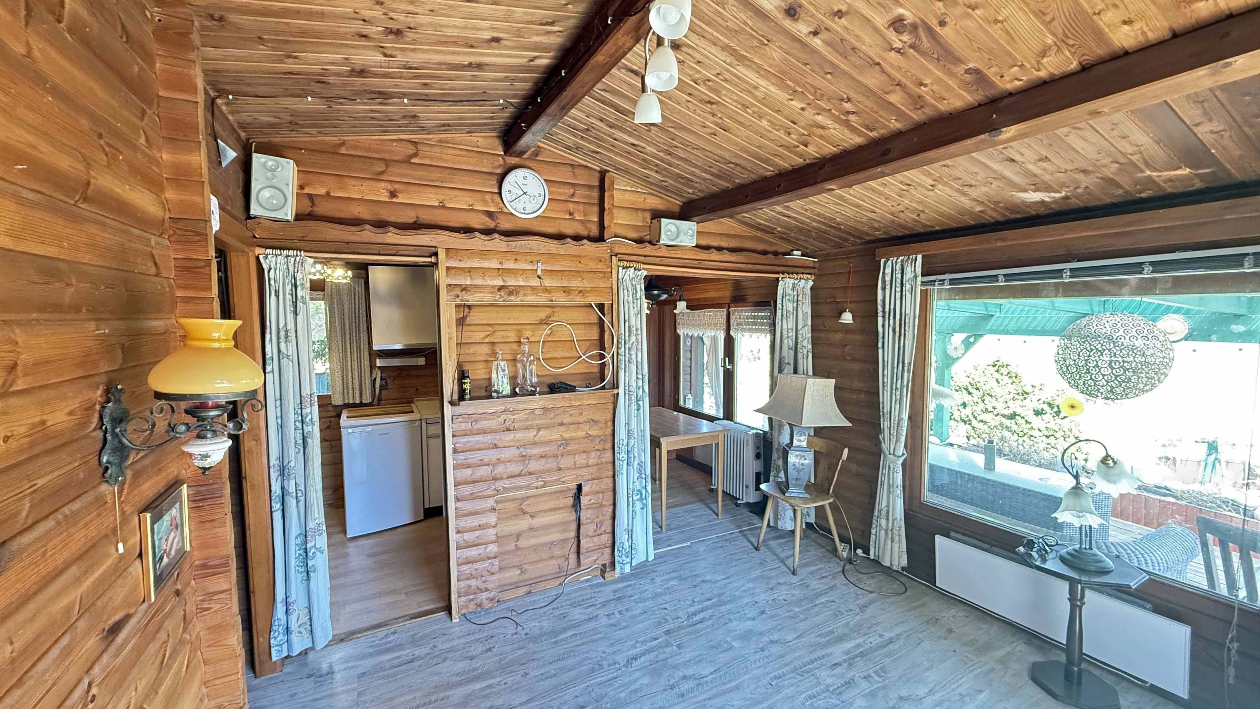 Waldbröl: Preiswertes Ferienhaus mit Blick in die Natur , Küche, Wohn- und Essbereich..