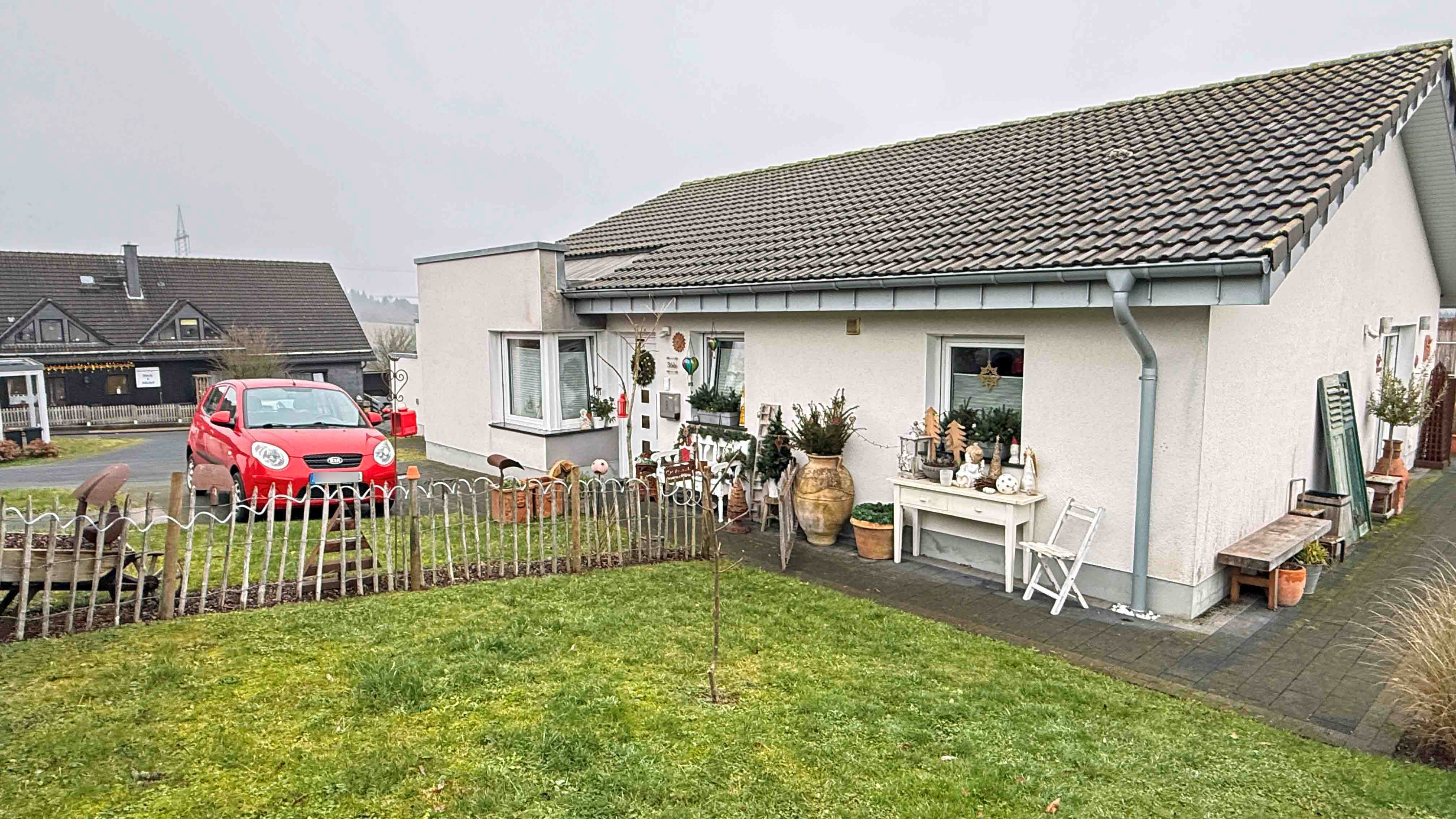 396 2-460 - Morsbach-Seifen: Neuwertiger Bungalow mit Fernblick ins Grüne