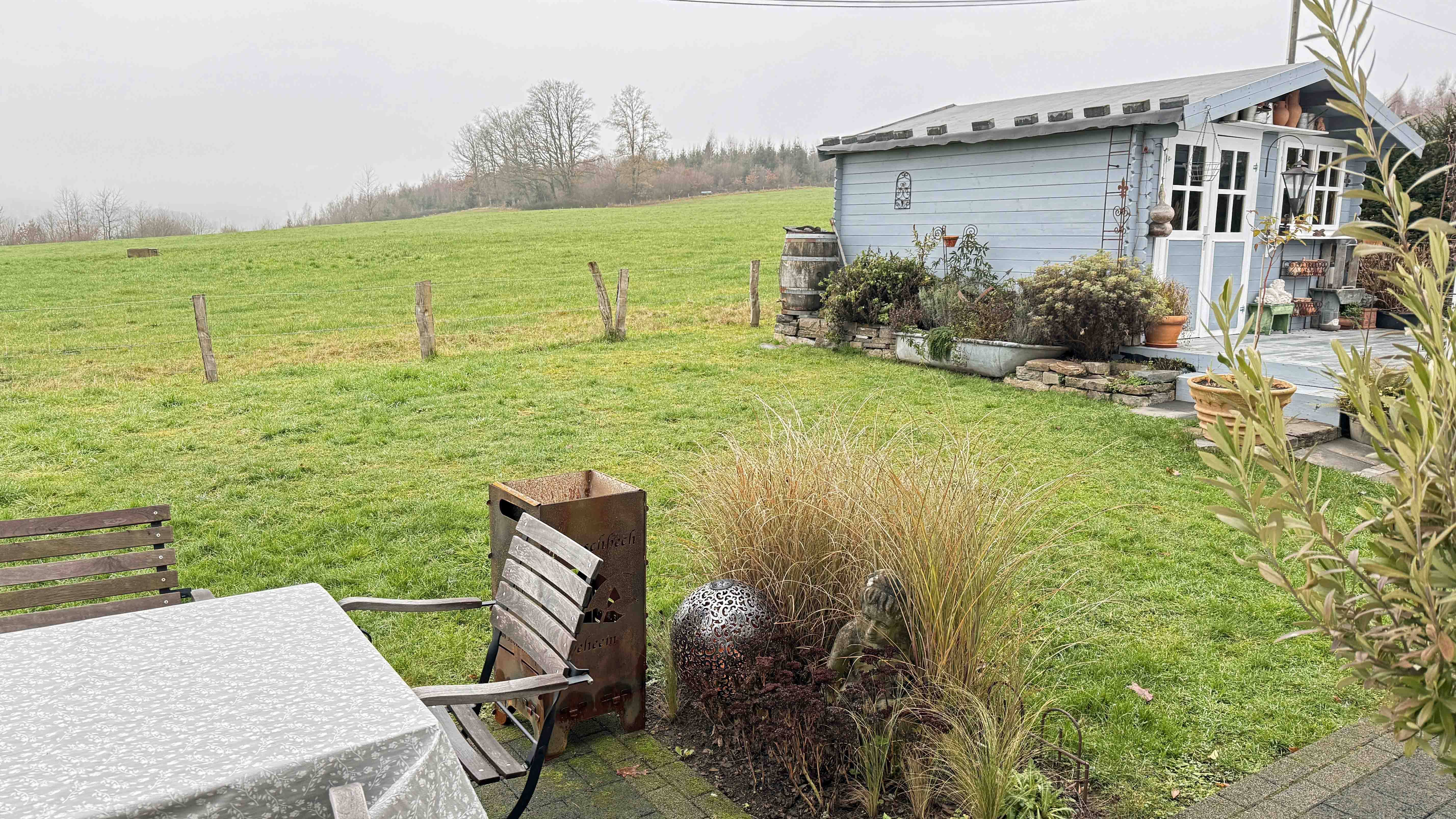 Morsbach-Seifen: Neuwertiger Bungalow mit Fernblick ins Grüne, ...Gartenhaus und herrlichem Blick ins Grüne