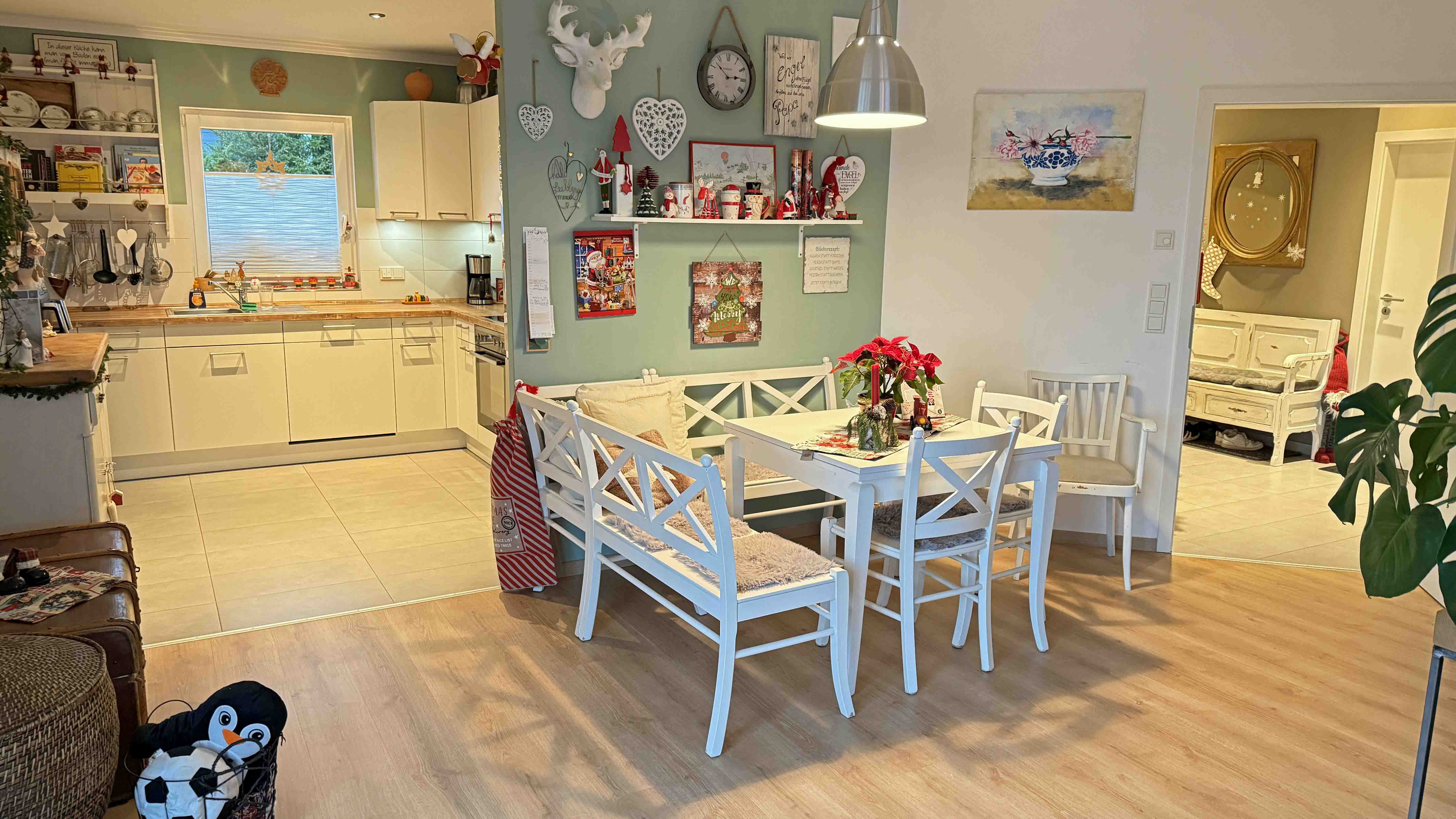 Morsbach-Seifen: Neuwertiger Bungalow mit Fernblick ins Grüne, offener, 36 m² großer Wohn-/ Essbereich