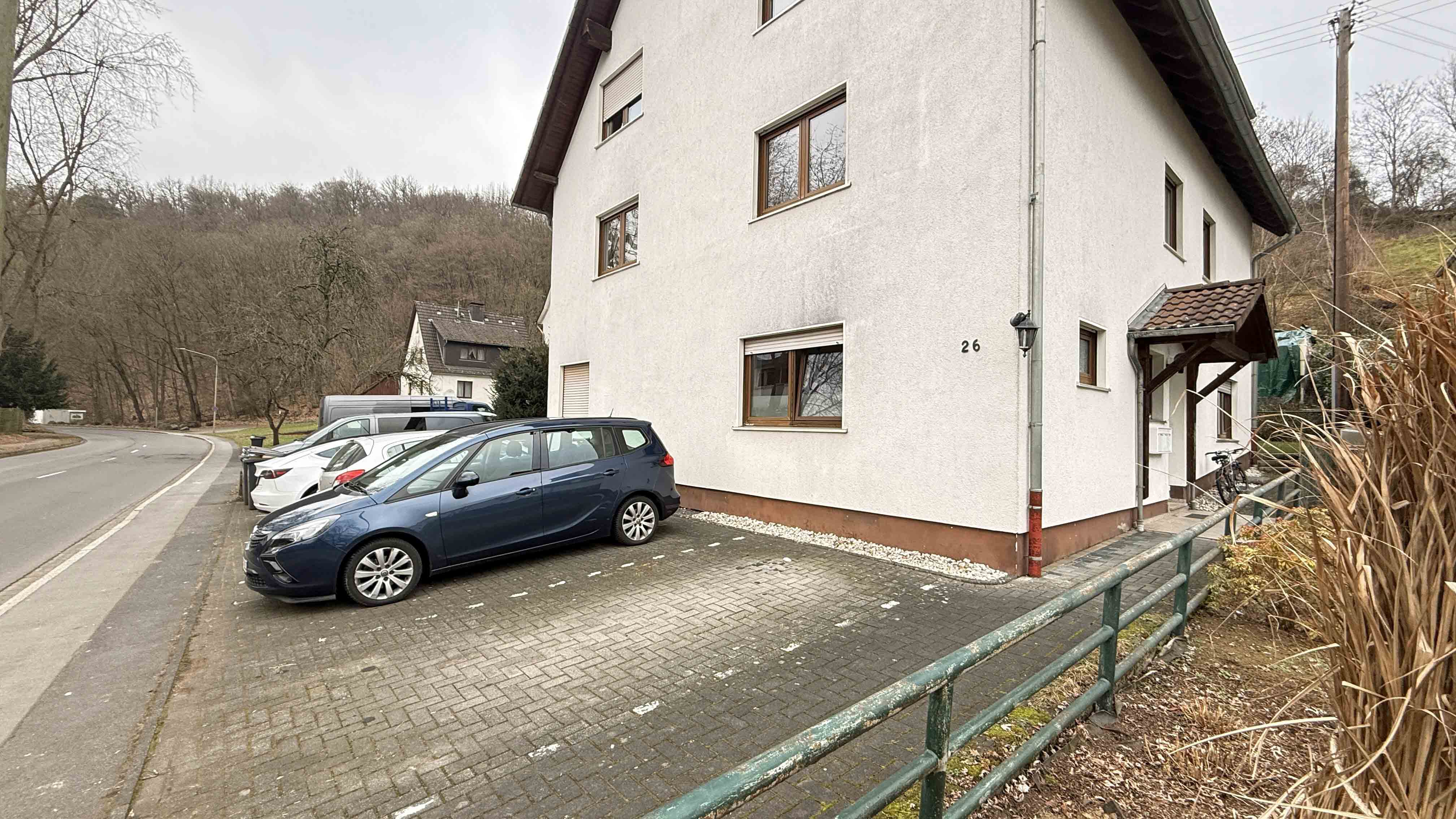 Morsbach: Gepflegte 4-Zimmer-Eigentumswohnung mit 2 Parkplätzen, Die Fassade ist komplett gedämmt. 