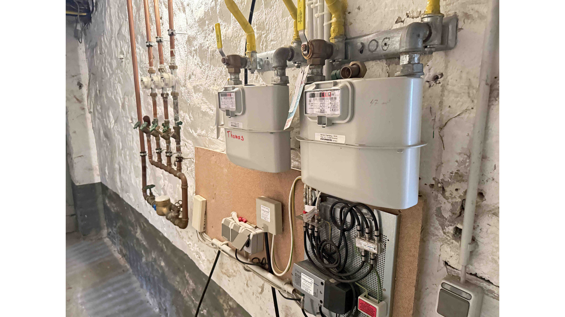 Waldbröl: Stilvolles 3-Familienhaus mit Bauland daneben, separate Gaszähler. Keine Heizkostenabrechnung !