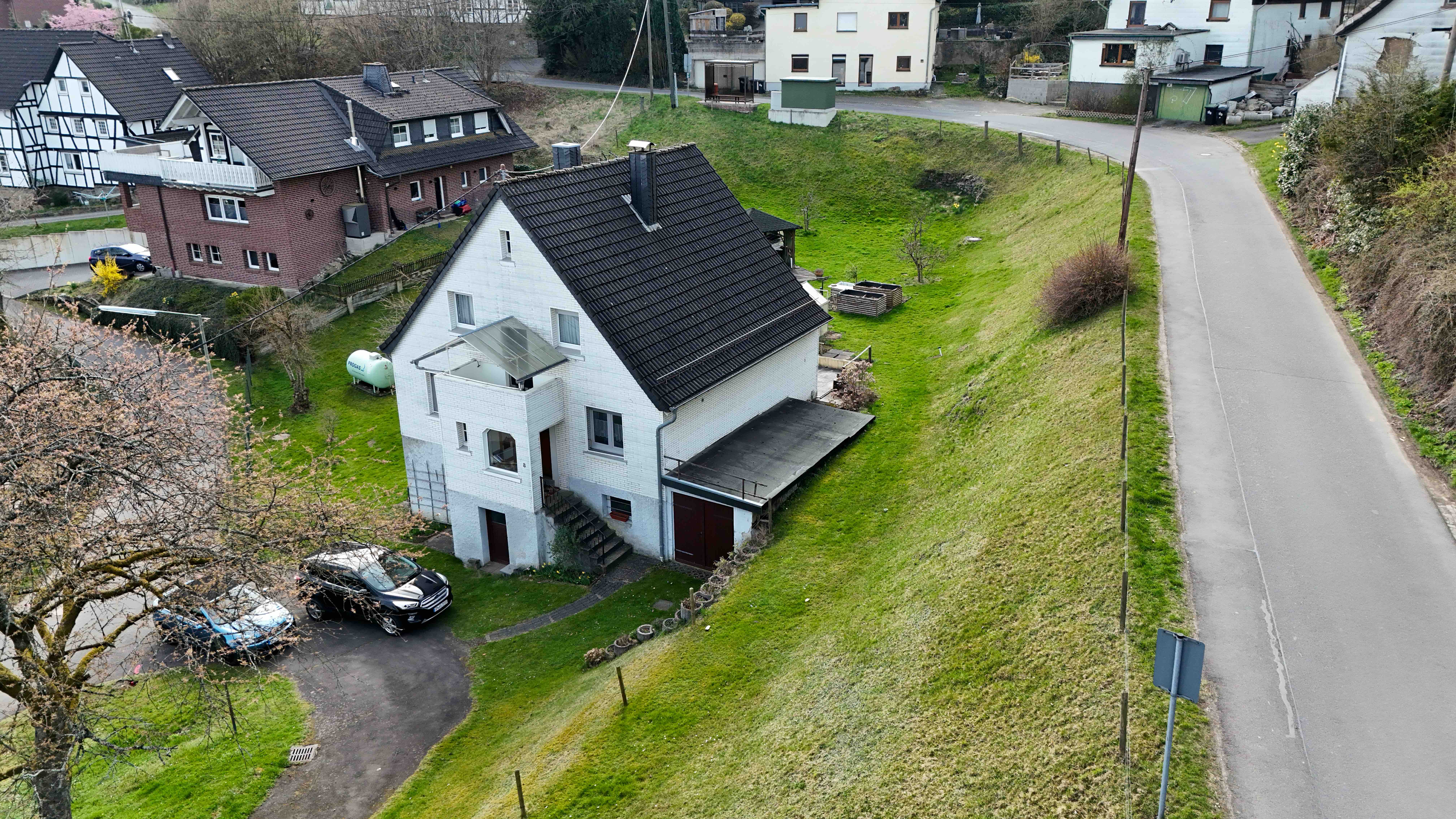 Morsbach-Katzenbach: Gepflegtes Wohnhaus mit großem Garten, Ruhige, ländliche Lage mit...