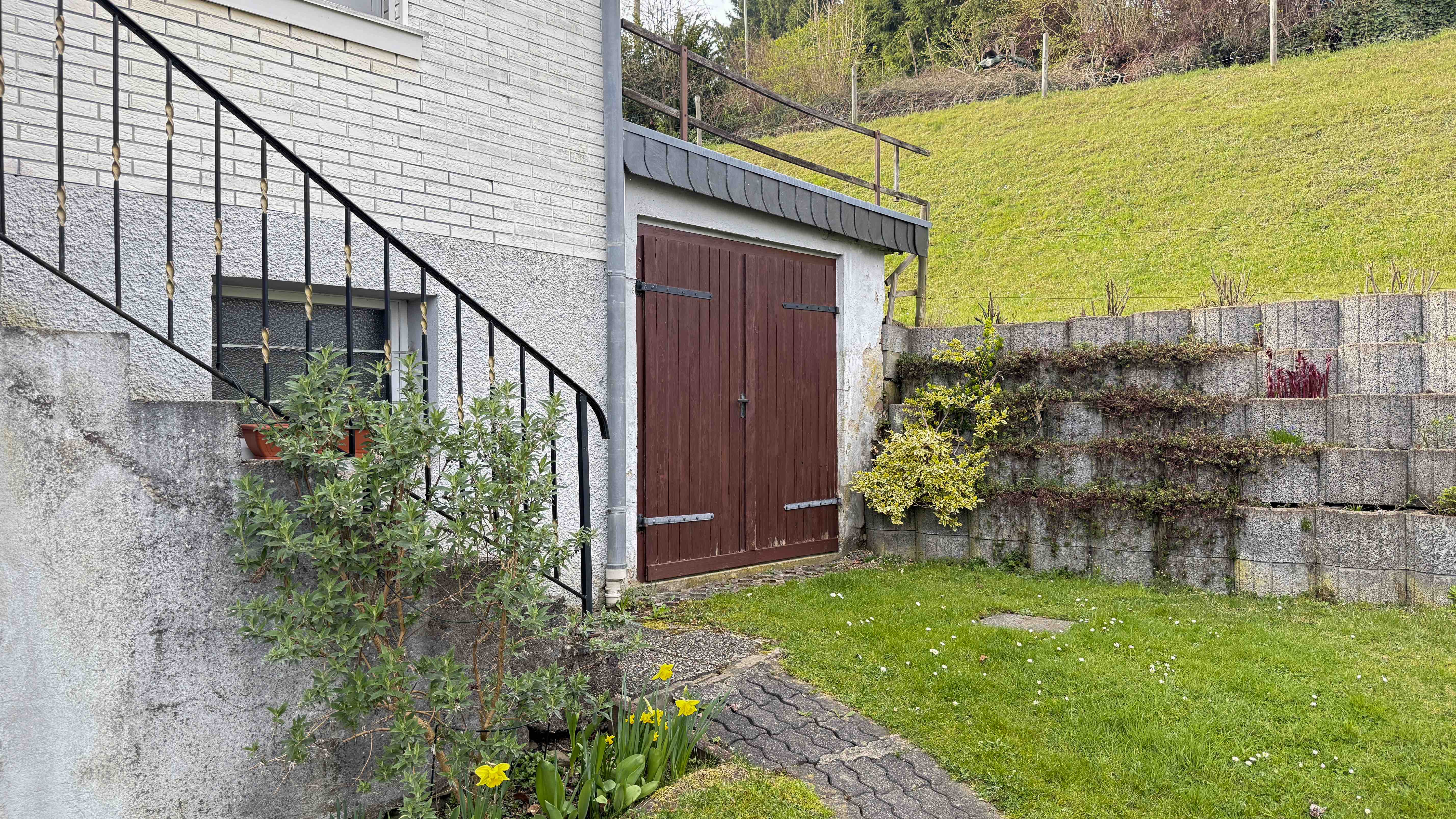 Morsbach-Katzenbach: Gepflegtes Wohnhaus mit großem Garten, 