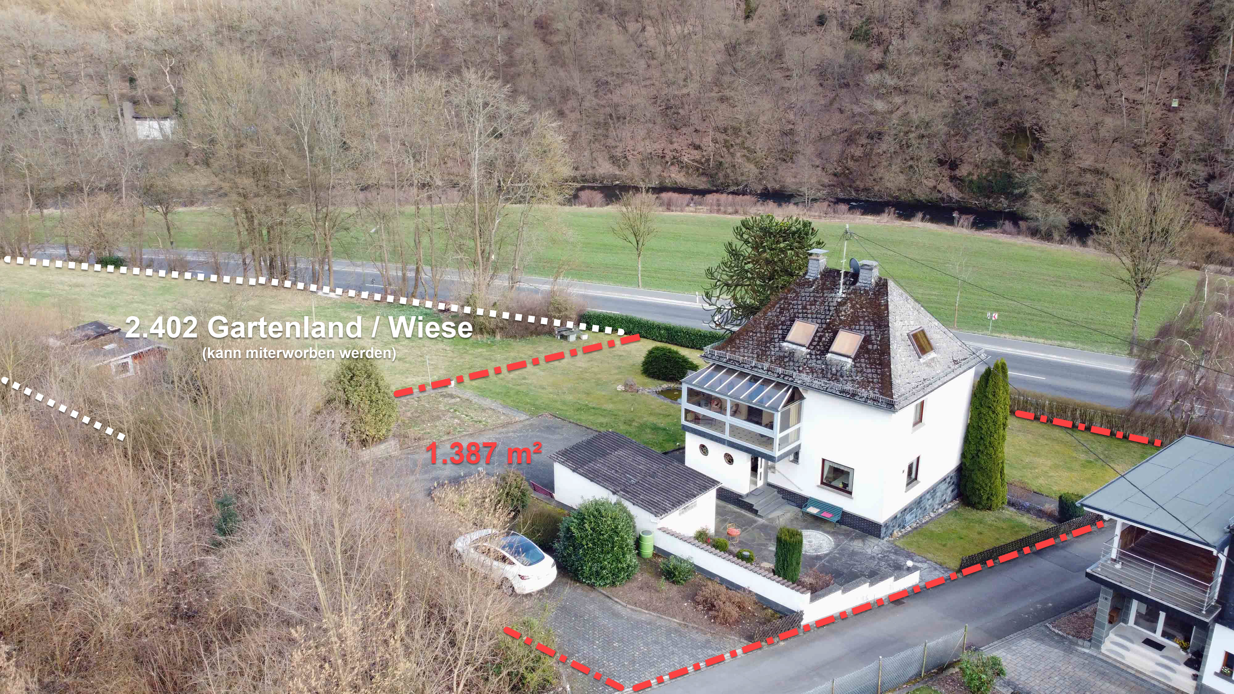 Hövels: Gepflegtes EFH villenartig gebaut und ausgestattet, Hausrückseite mit Blick ins weite, grüne Siegtal