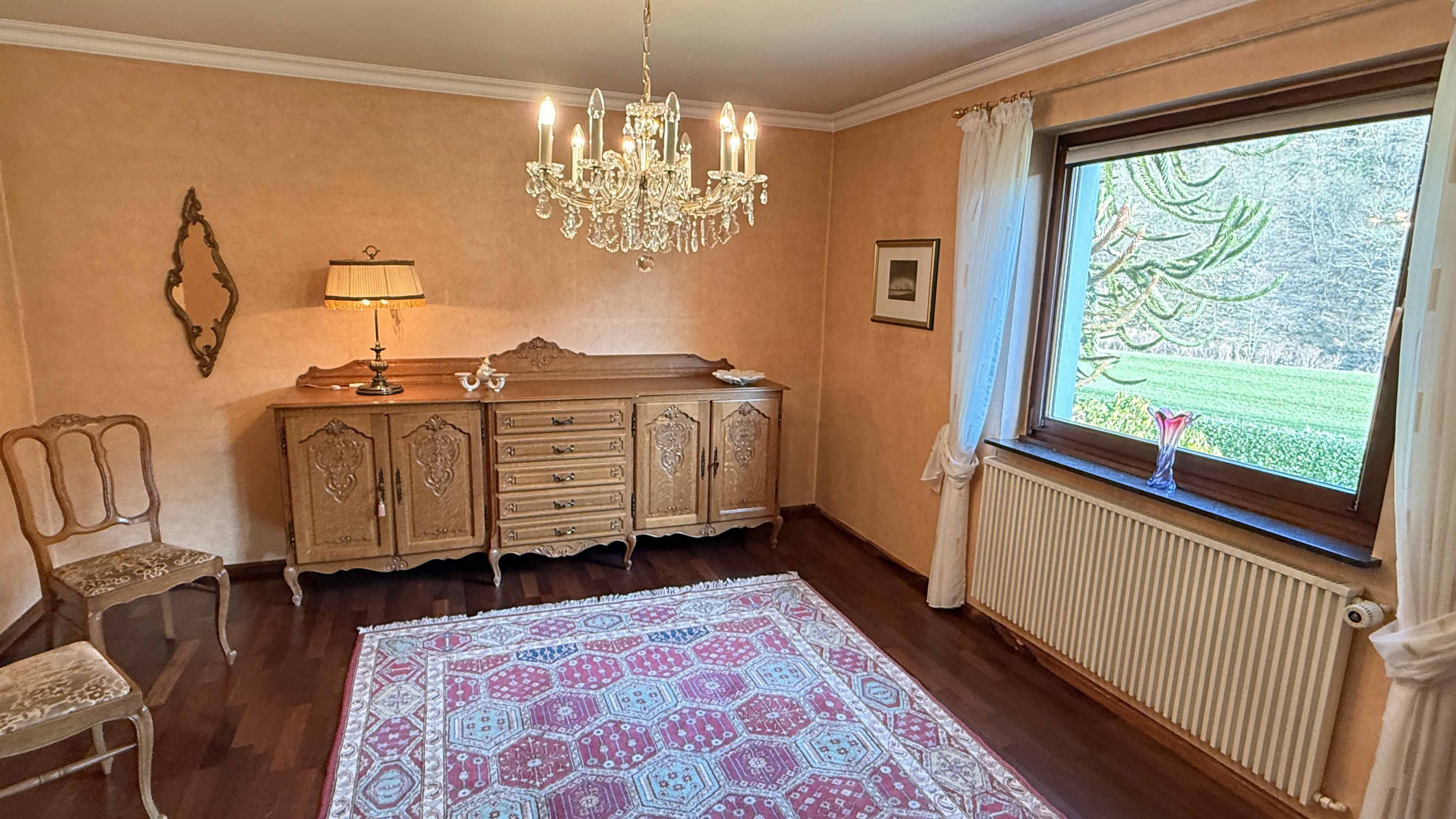 Hövels: Gepflegtes EFH villenartig gebaut und ausgestattet, ...ebenso im Esszimmer