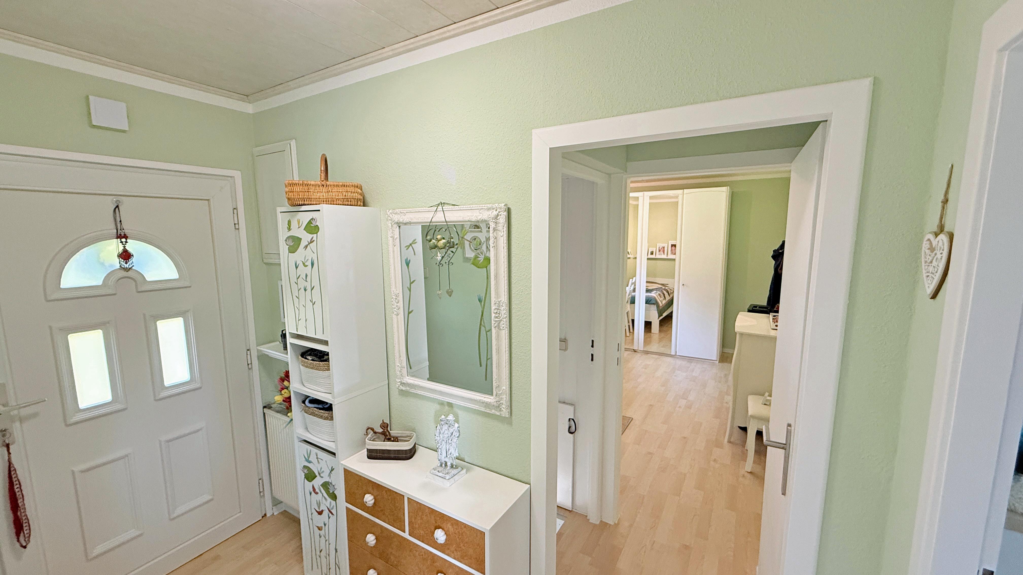 Morsbach-Böcklingen: Top gepflegtes kleines Idyll mit Panorama-Logenplatz, ...gepflegtes, kleines Haus. Hier: Eingangsbereich