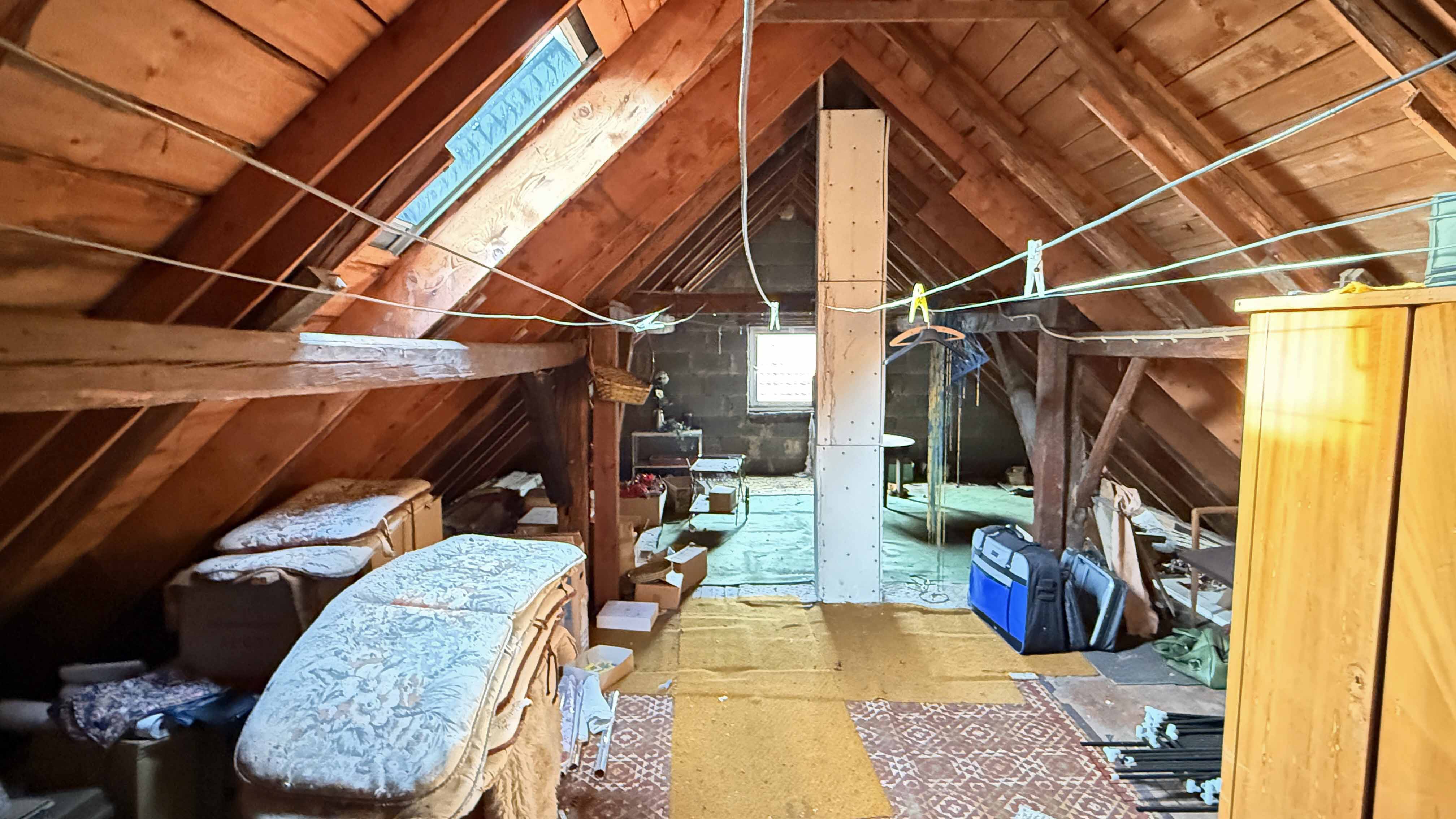 Reichshof-Nosbach: Gemütliches Fachwerkhaus mit großer Terrasse, Dachboden oder Ausbaurerve (ca. 75 m²)