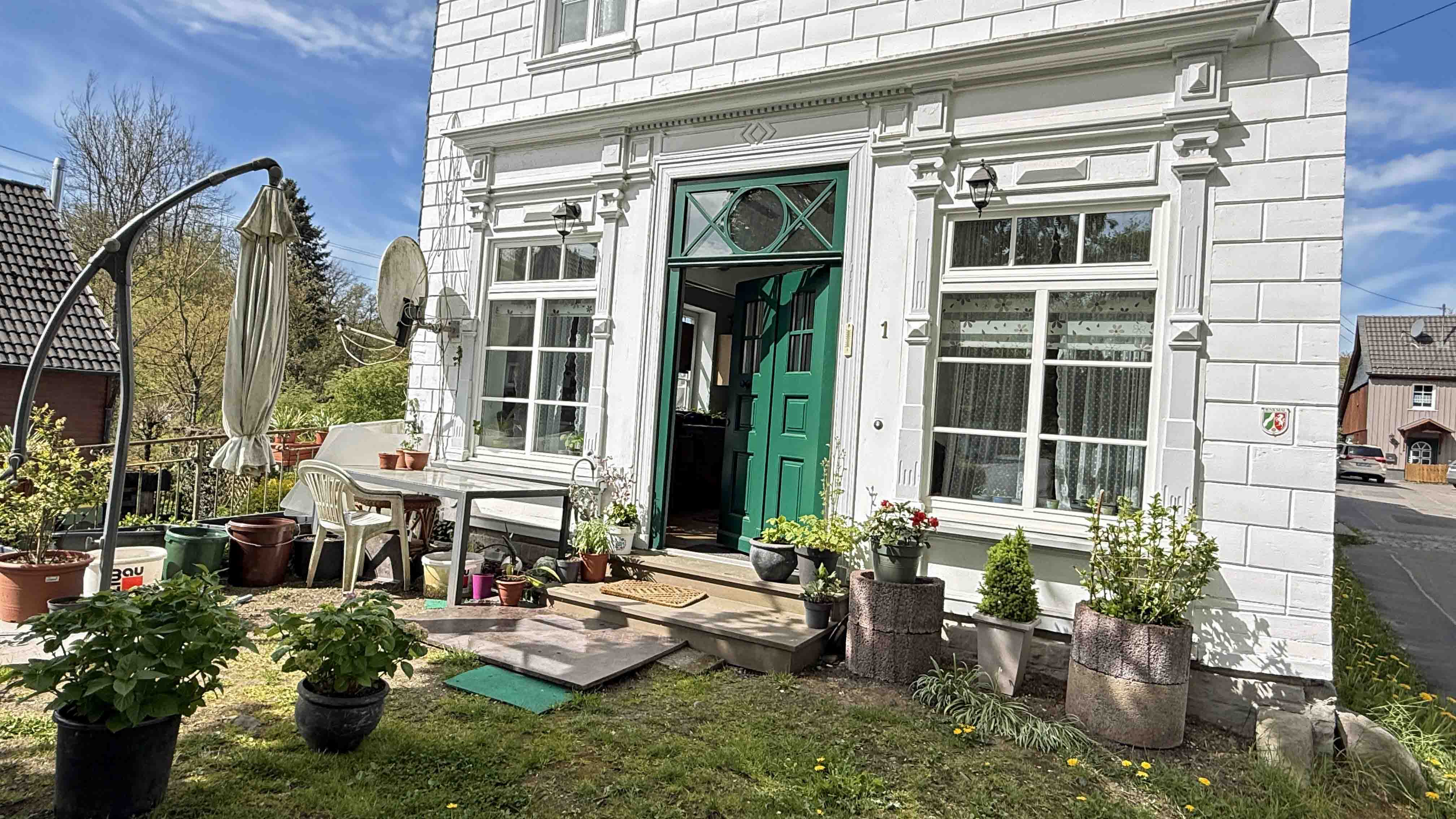 Reichshof-Oberagger: Komplett saniertes Fachwerkhaus mit 4 vermieteten Wohnungen, ...Wohnung im EG (55 m²)