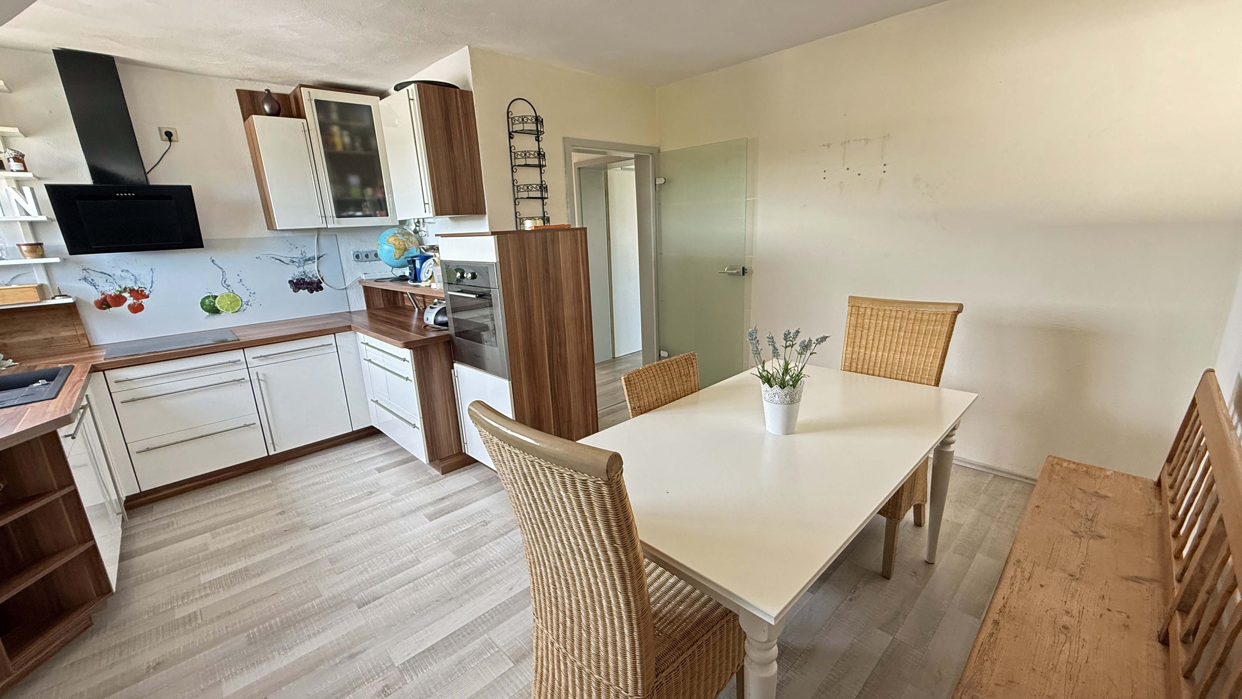 Wenden: 1-2 Familienhaus in schöner, zentraler, ruhiger Wohnlage, Wohnküche, Wohnung OG/DG (im KP enthalten) mit...