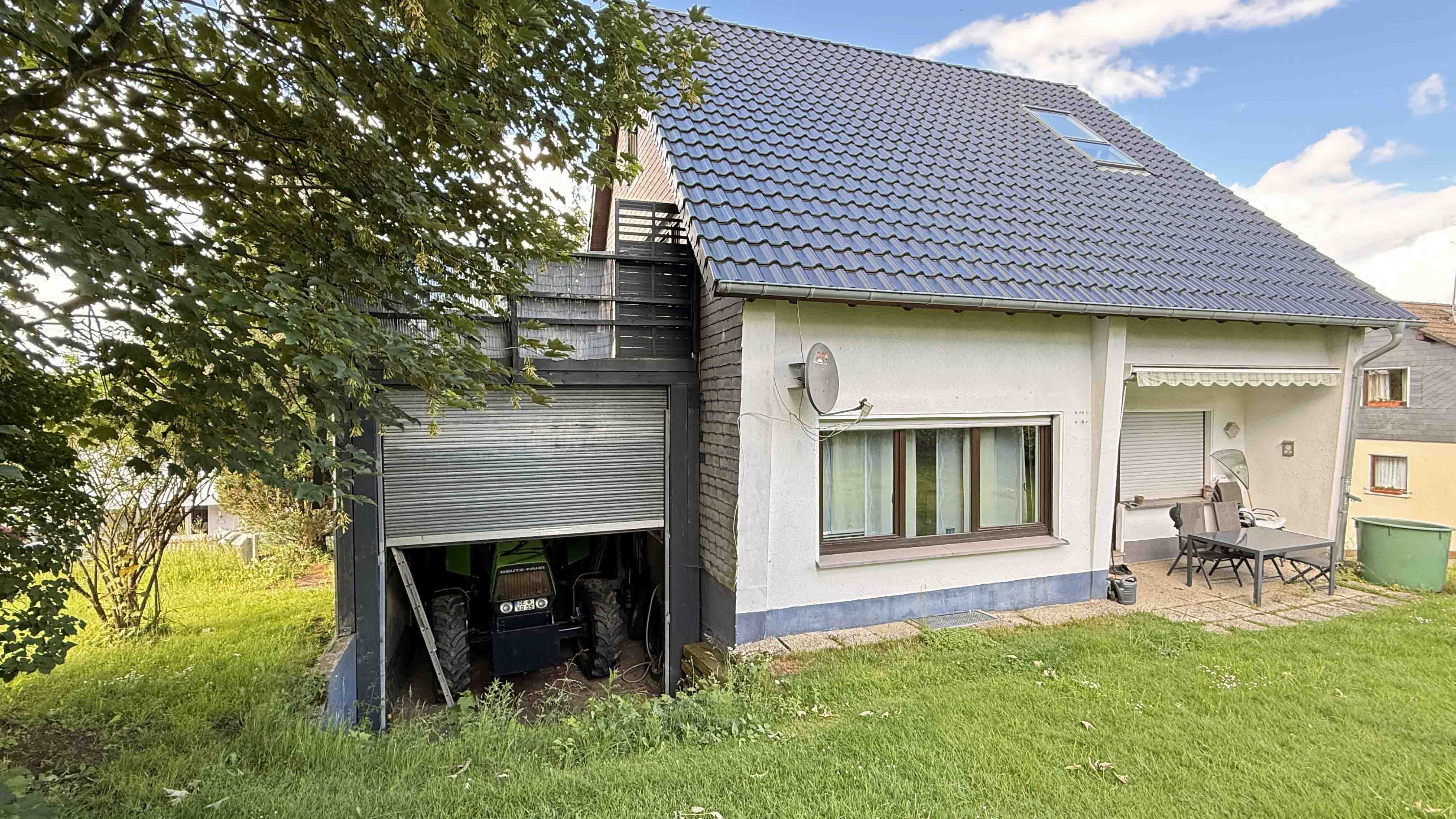 Wenden: 1-2 Familienhaus in schöner, zentraler, ruhiger Wohnlage, Hausrückseite mit Rasenfläche, Terrasse und...