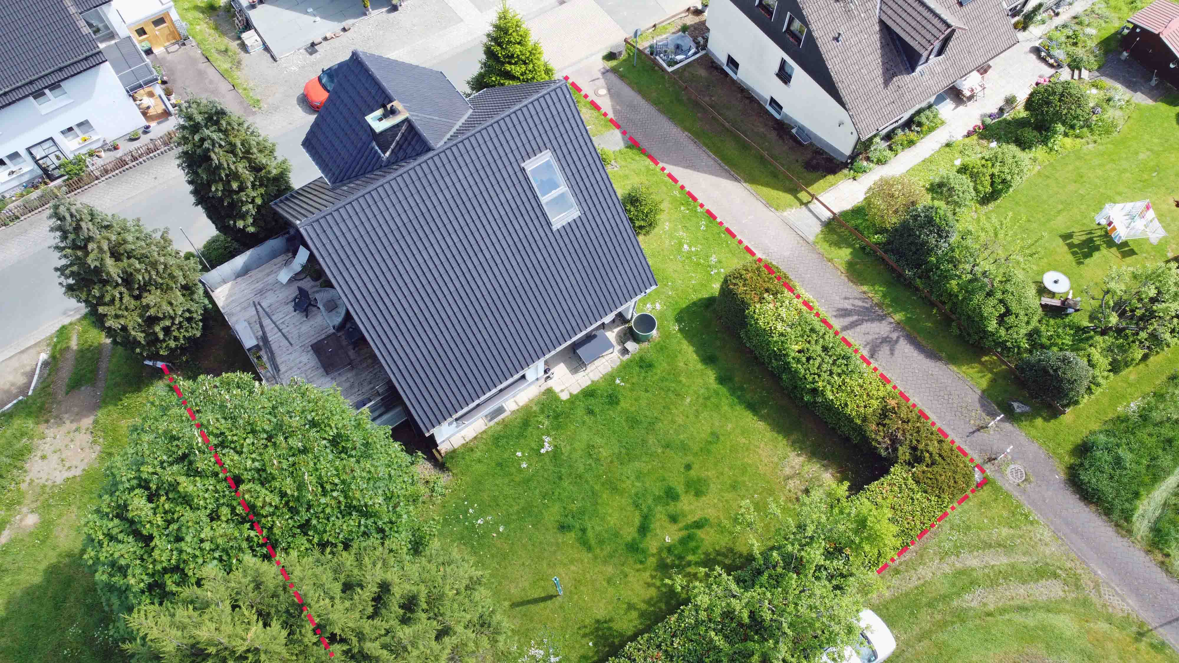 Wenden: 1-2 Familienhaus in schöner, zentraler, ruhiger Wohnlage, ...Dachterrasse auf dem Garagendach 