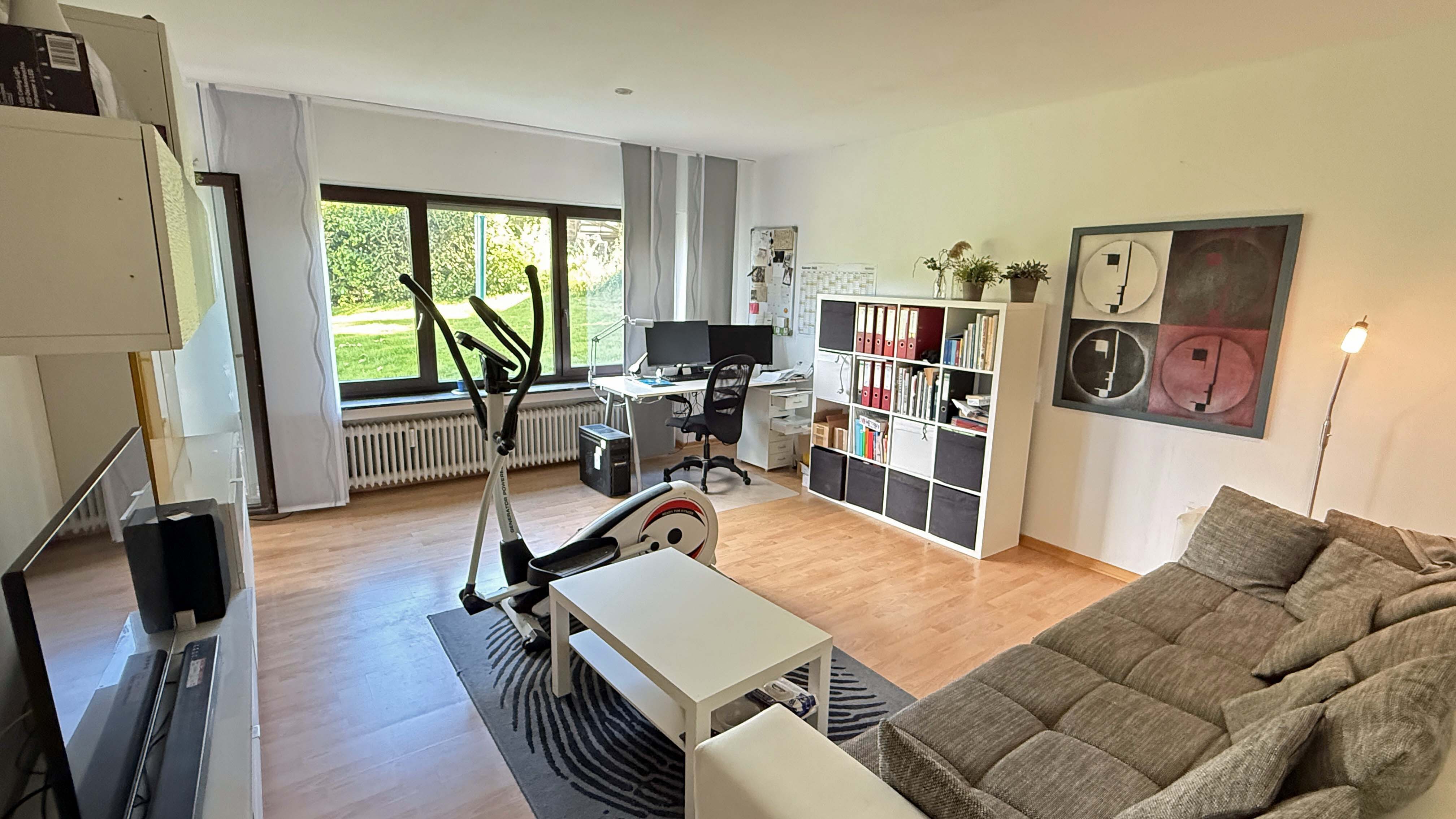 Wenden: 1-2 Familienhaus in schöner, zentraler, ruhiger Wohnlage, Wohnzimmer im EG (22,45 m²) mit...