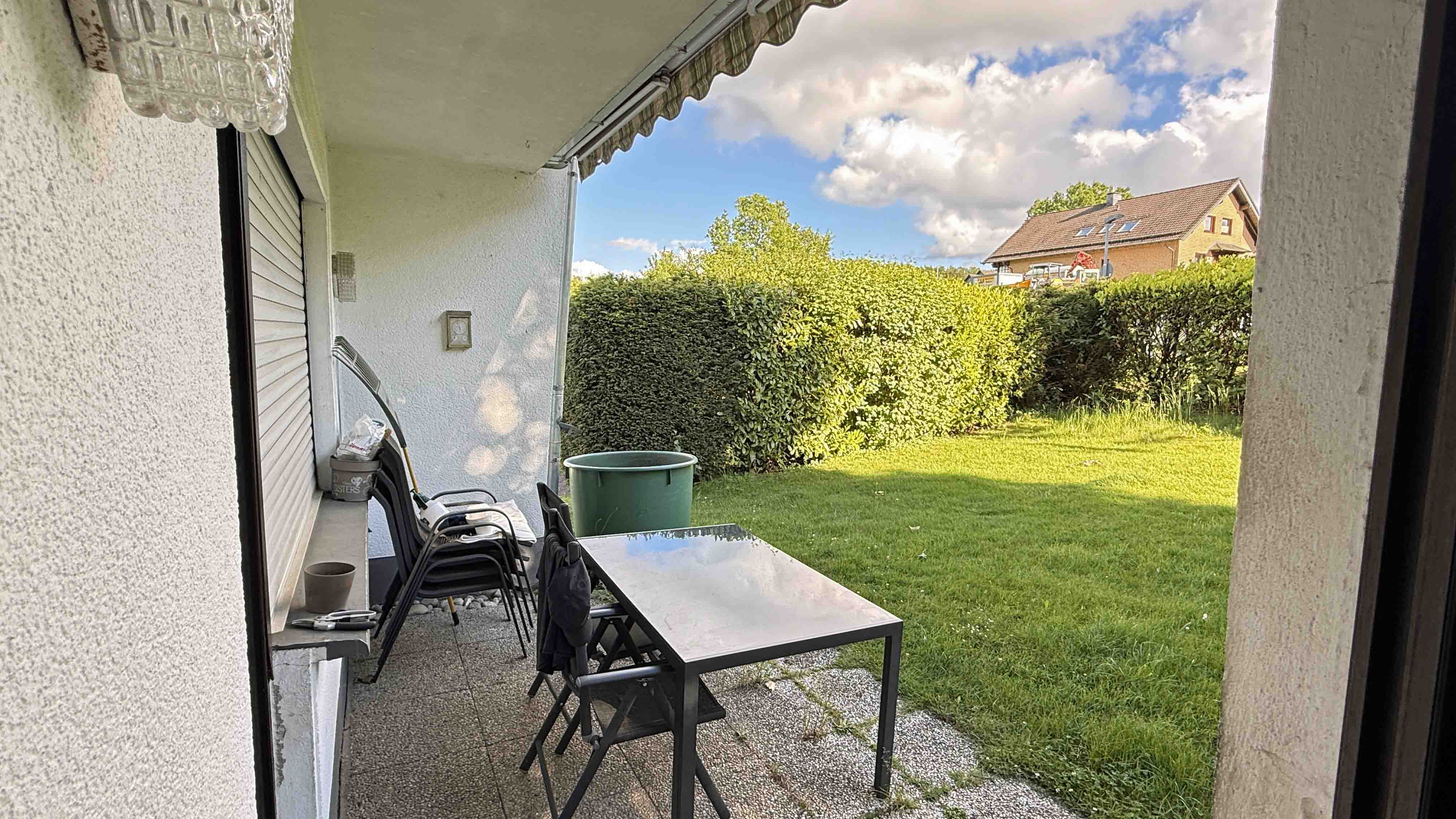 Wenden: 1-2 Familienhaus in schöner, zentraler, ruhiger Wohnlage, ...Ausgang zur Terrasse / Garten