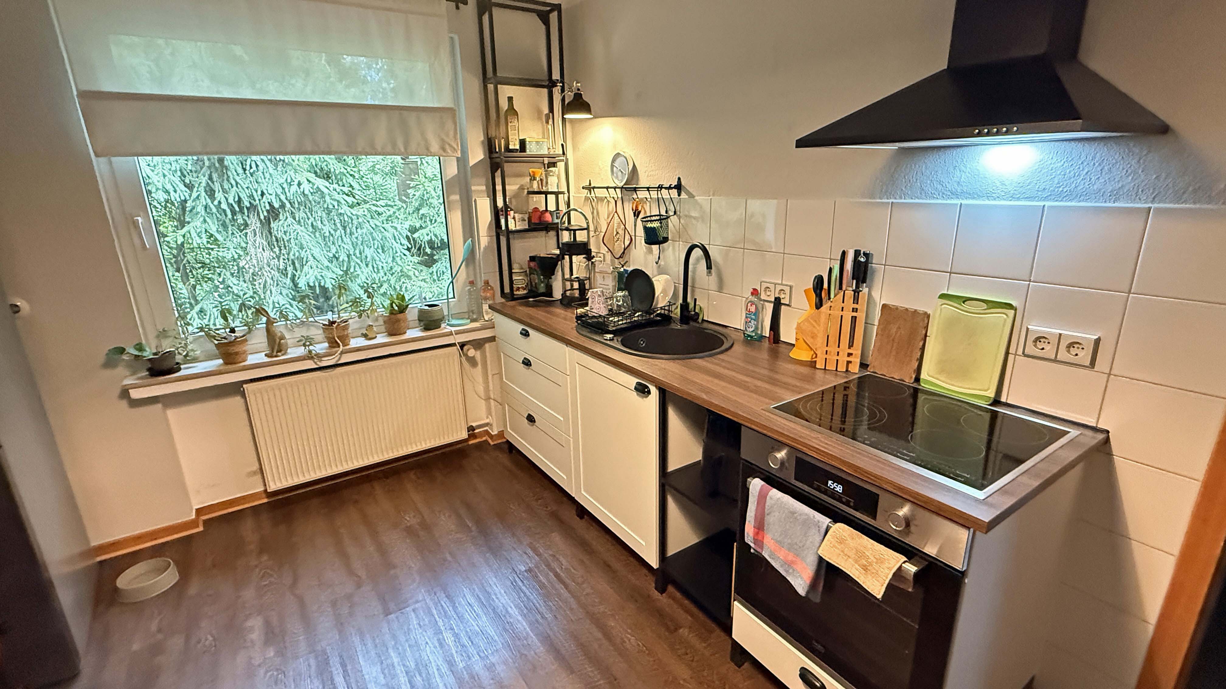 Reichshof-Sterzenbach: Ein- bis Zweifamilienhaus mit zwei Fischteichen, ...DG (63 m²). Beide Etagen auch als EFH möglich!