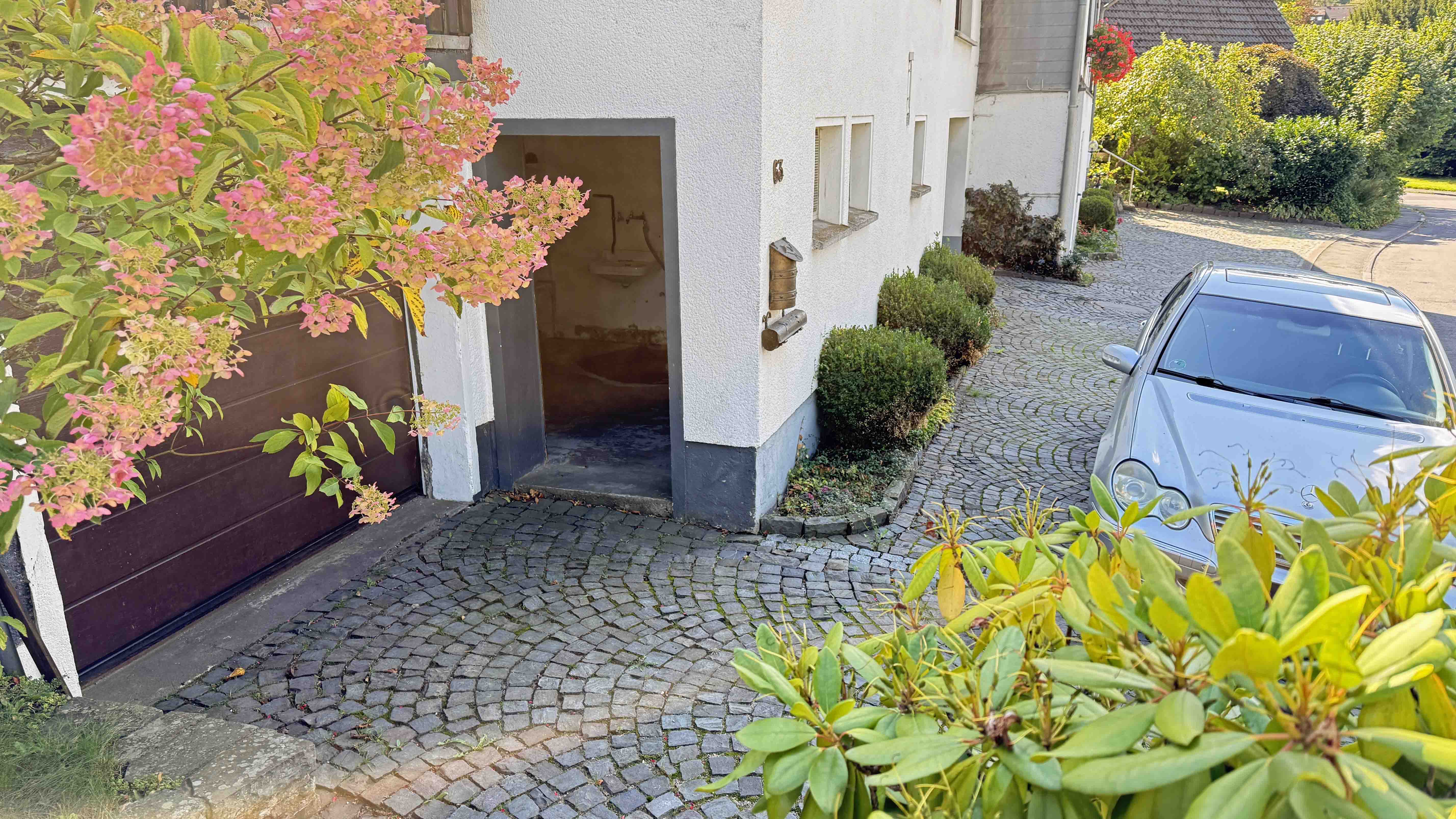 Reichshof-Wildbergerhütte: EFH mit Wohnmobilcarport und 2 Garagen, ...ebenerdig von der Straßenseite begehbar