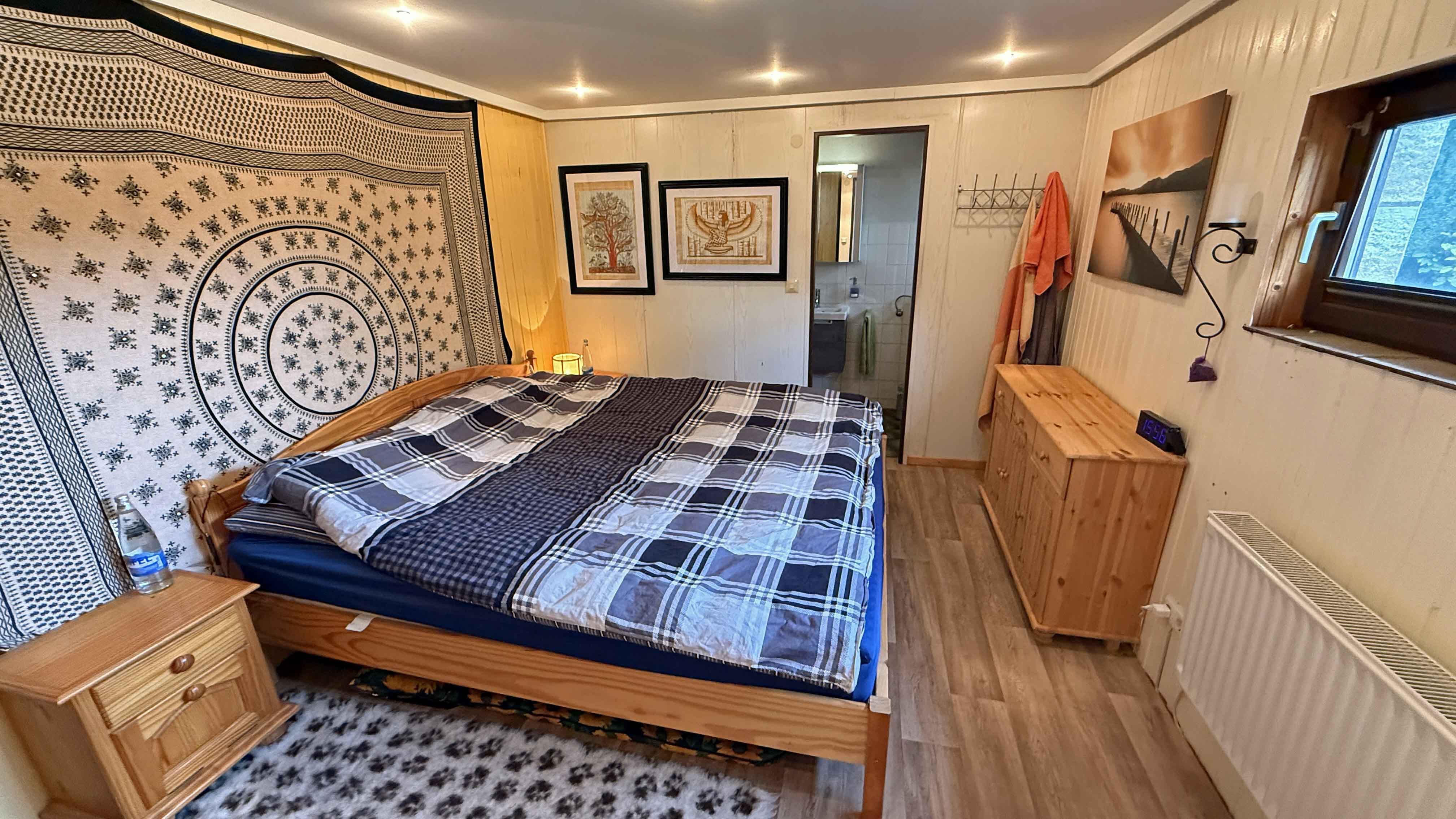 Morsbach-Böcklingen: Kleine, gemütliche Ruhe- und Wellnessoase, Schlafzimmer (12,6 m²) im unterem Geschoss mit...