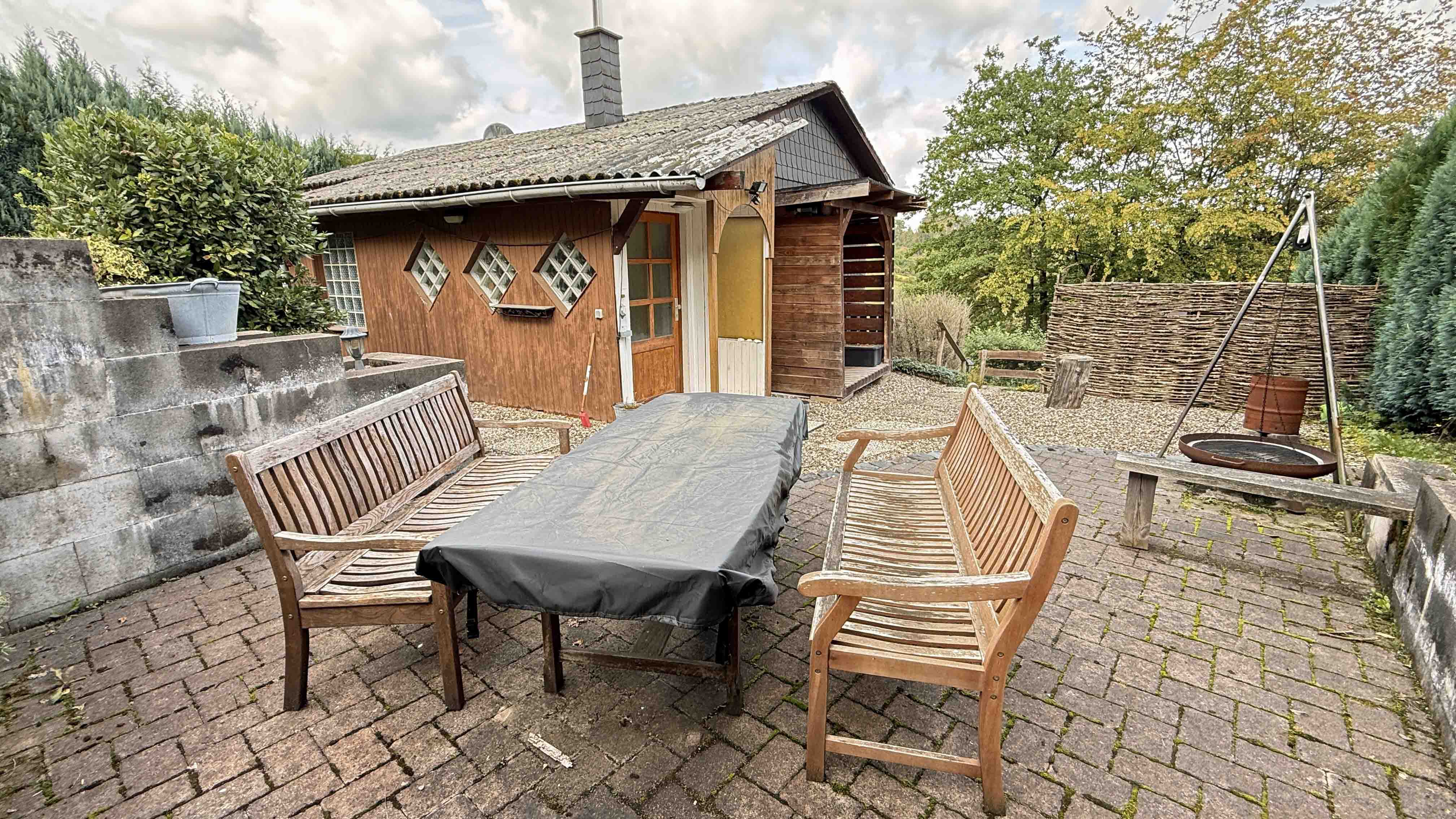 Morsbach-Böcklingen: Kleine, gemütliche Ruhe- und Wellnessoase, das "Garten-/ Außenwohnzimmer" am  Hauseingang 