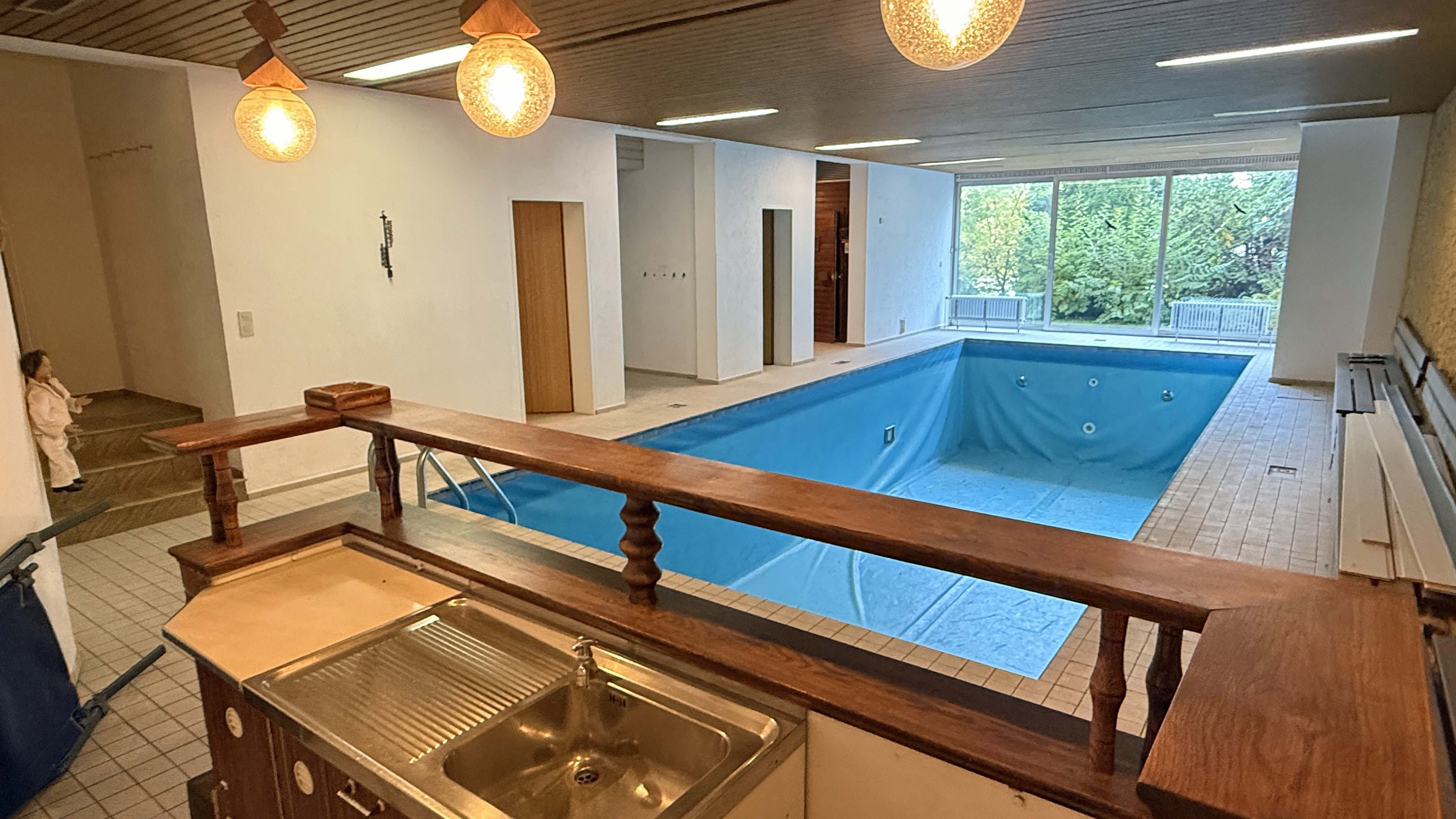 Morsbach: Bauunternehmer-Bungalow mit Schwimmbad und Doppelgarage, Schwimmbecken (4x18,6m), voll funktionsfähig mit...