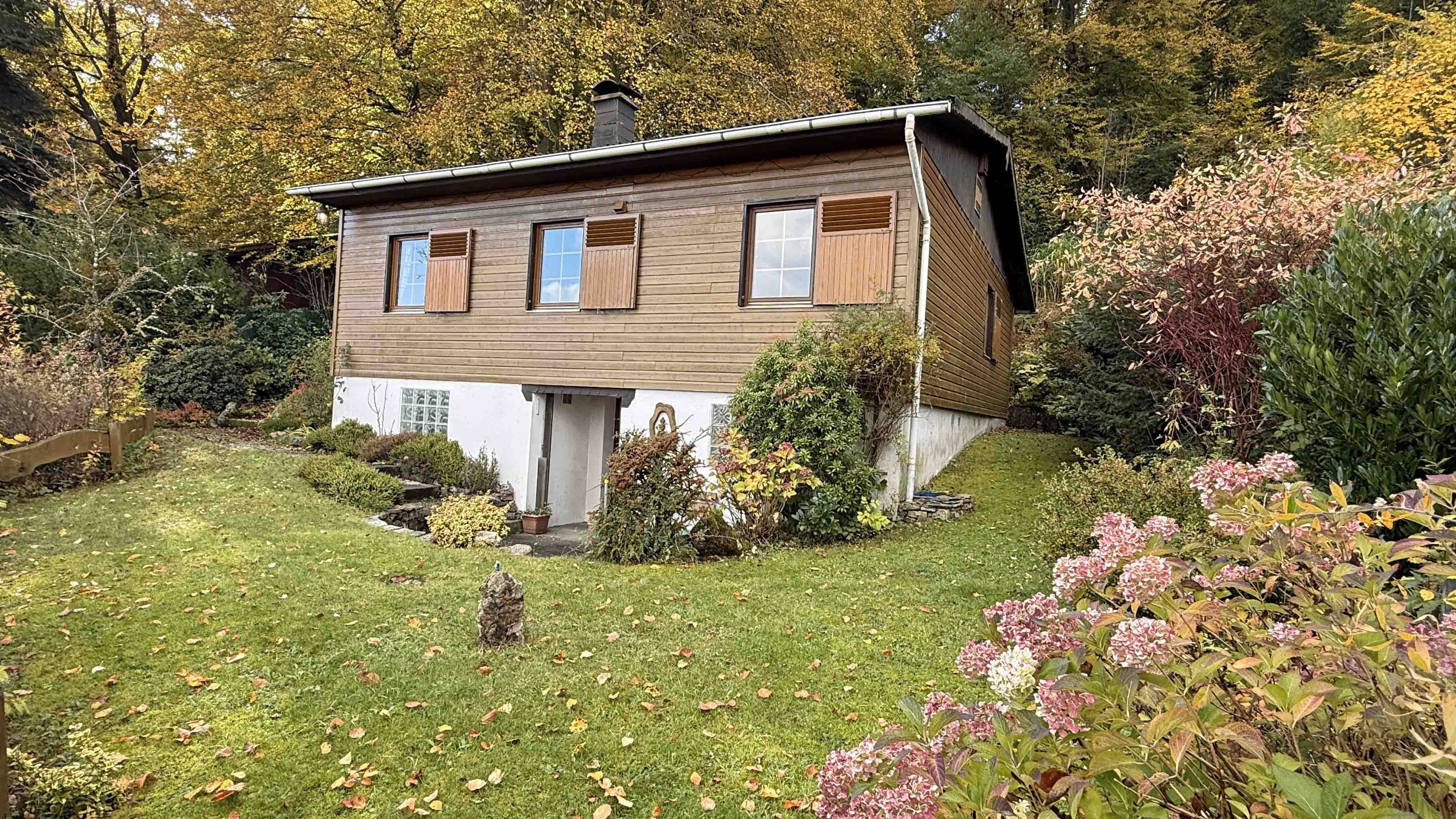 427 2-496 - Morsbach-Böcklingen: Gemütlich in der Natur, kleines Holzblockhaus