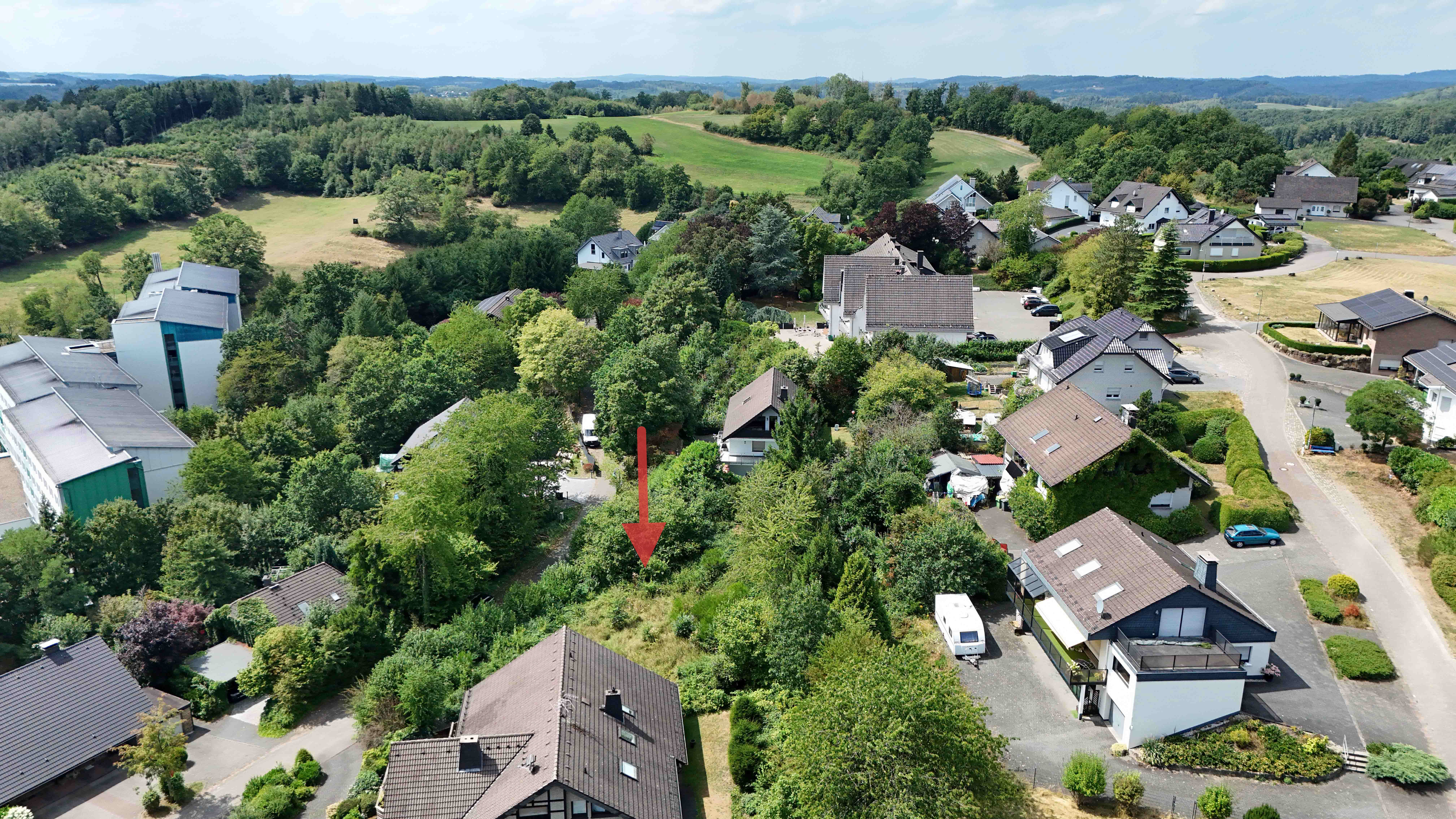 Reichshof-Eckenhagen: Baugrundstück im schönen Zöper Weg, Blick aus dem Ort heraus
