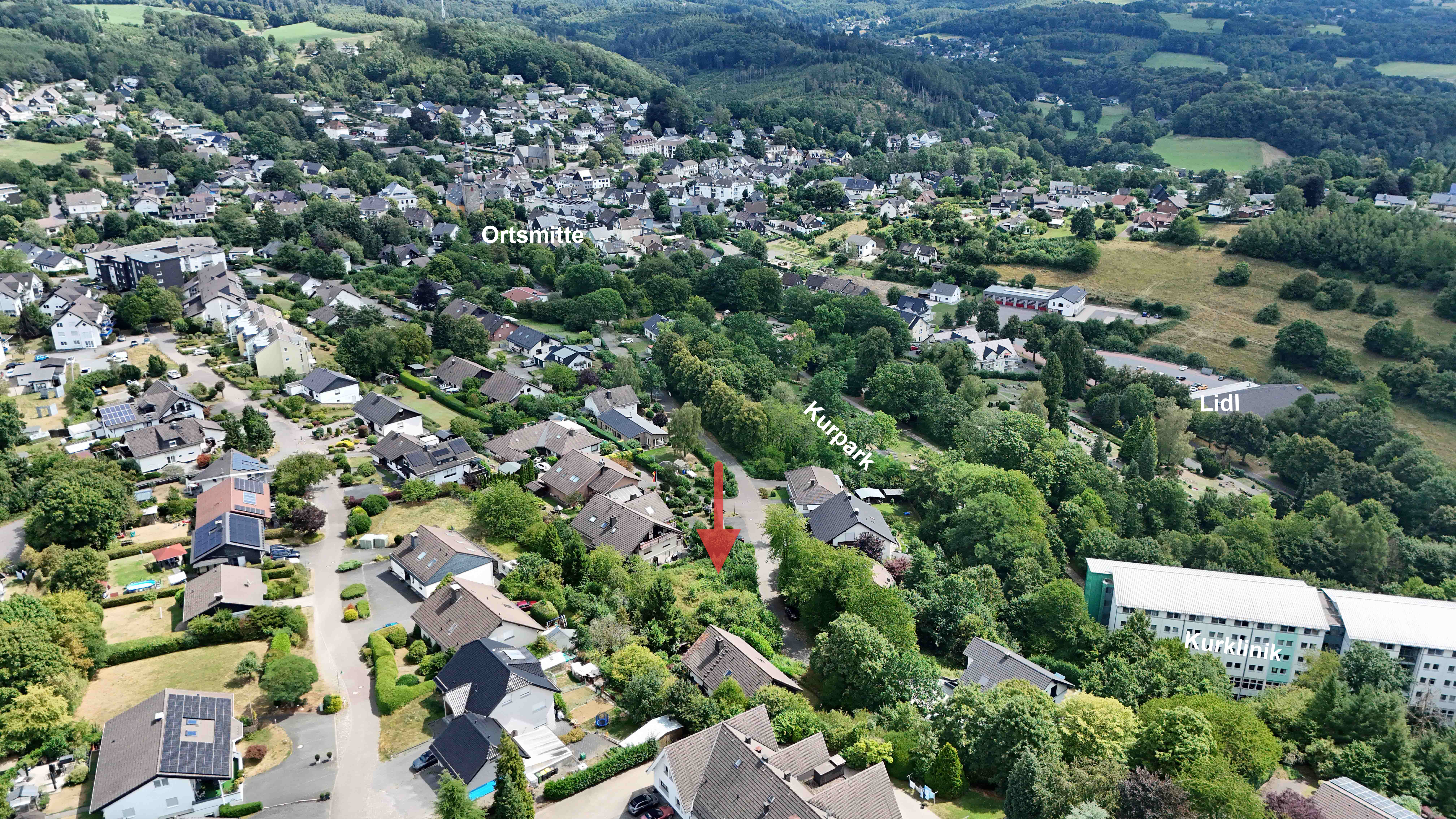 Reichshof-Eckenhagen: Baugrundstück im schönen Zöper Weg, Blick in den Ort hinein